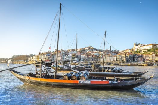 Douro valley train with vineyard lunch — Porto