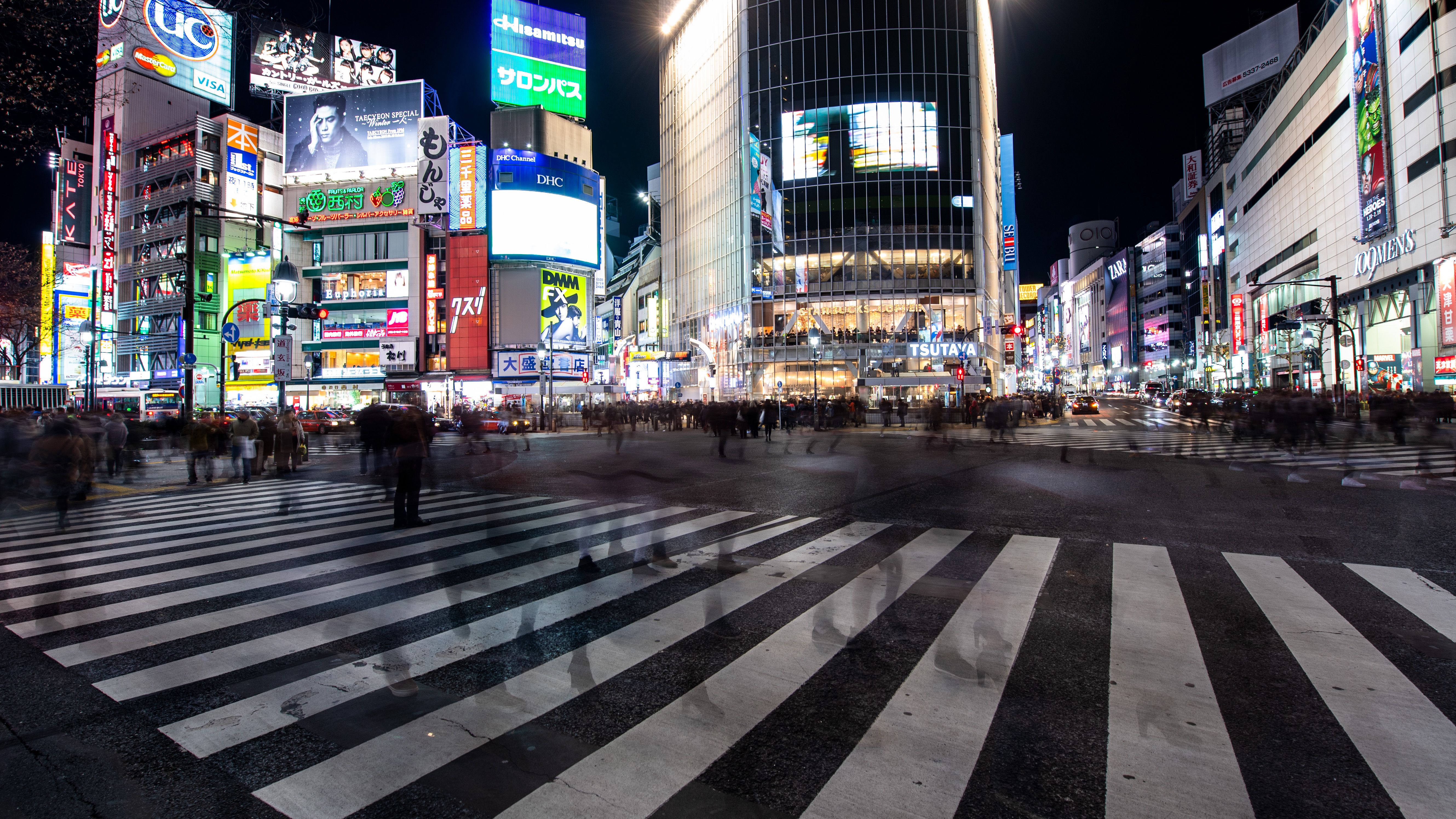 Vibrant Nightlife at Shibuya Crossing in Tokyo · Free Stock Photo