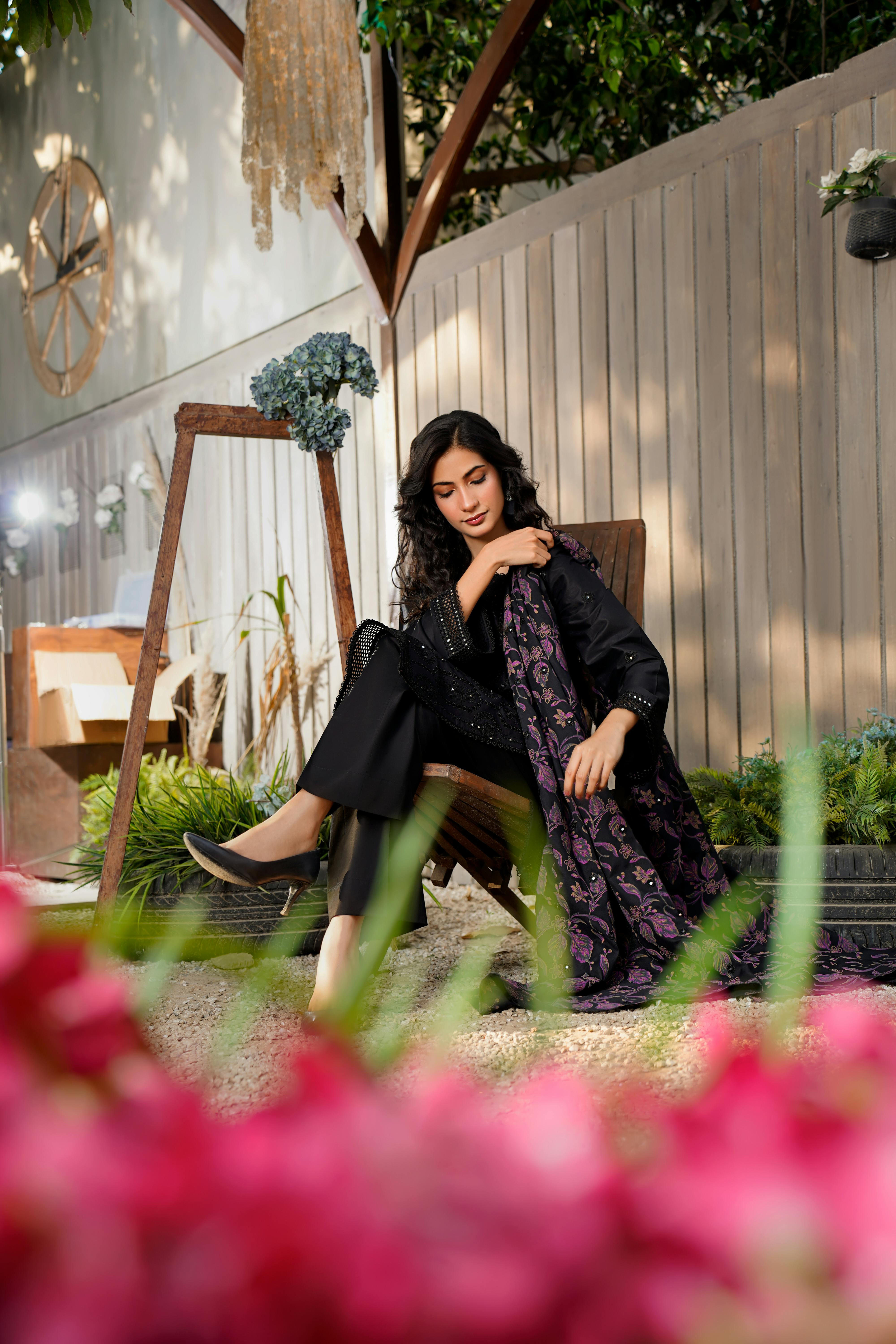 무료 @집 밖의, muneeb, 검정 드레스의 무료 스톡 사진