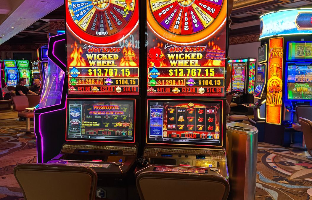 Online Casino: Spielautomaten und Live-Spiele im Überblick