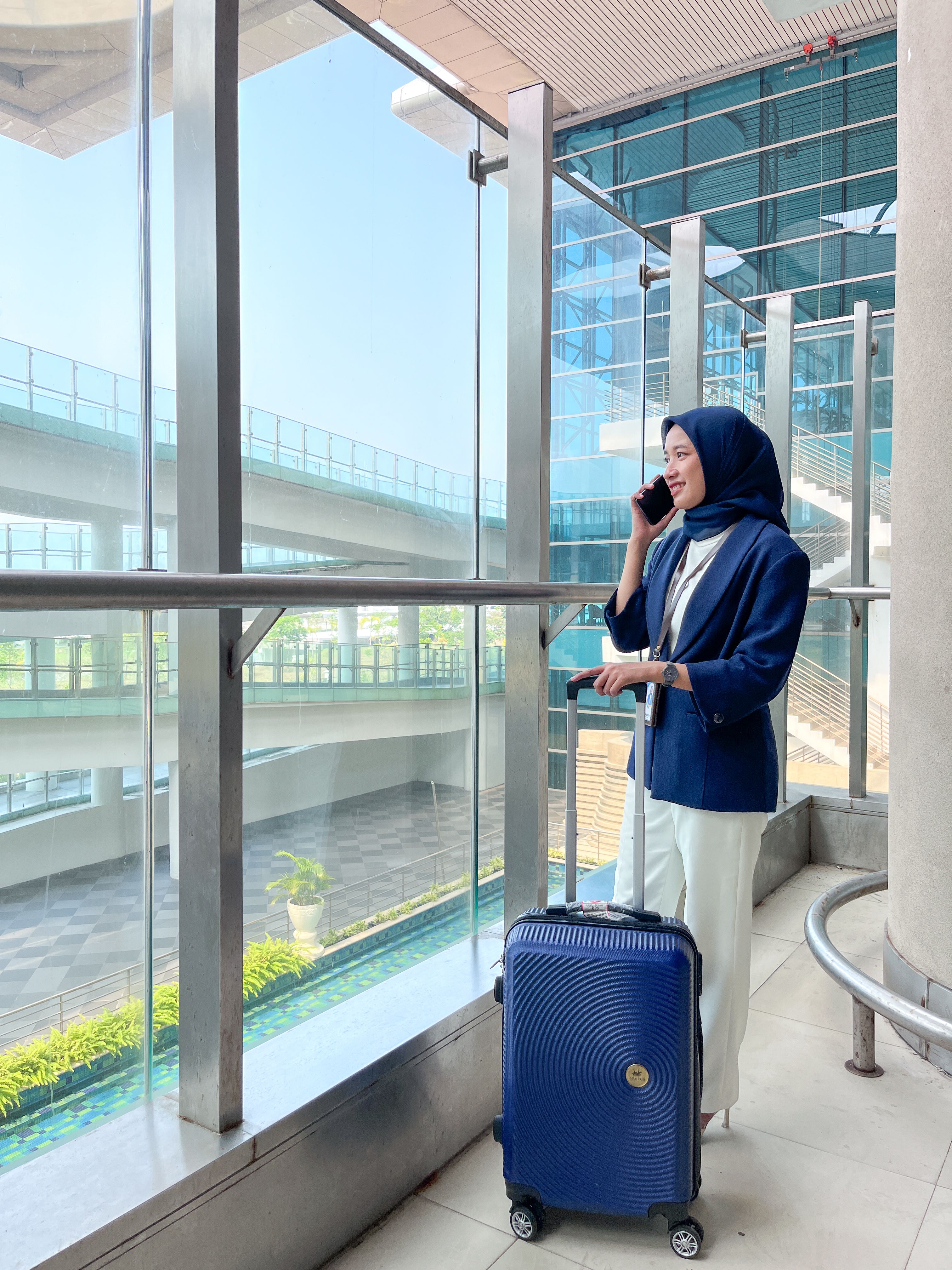 Muslim Businesswoman at Airport Terminal · Free Stock Photo