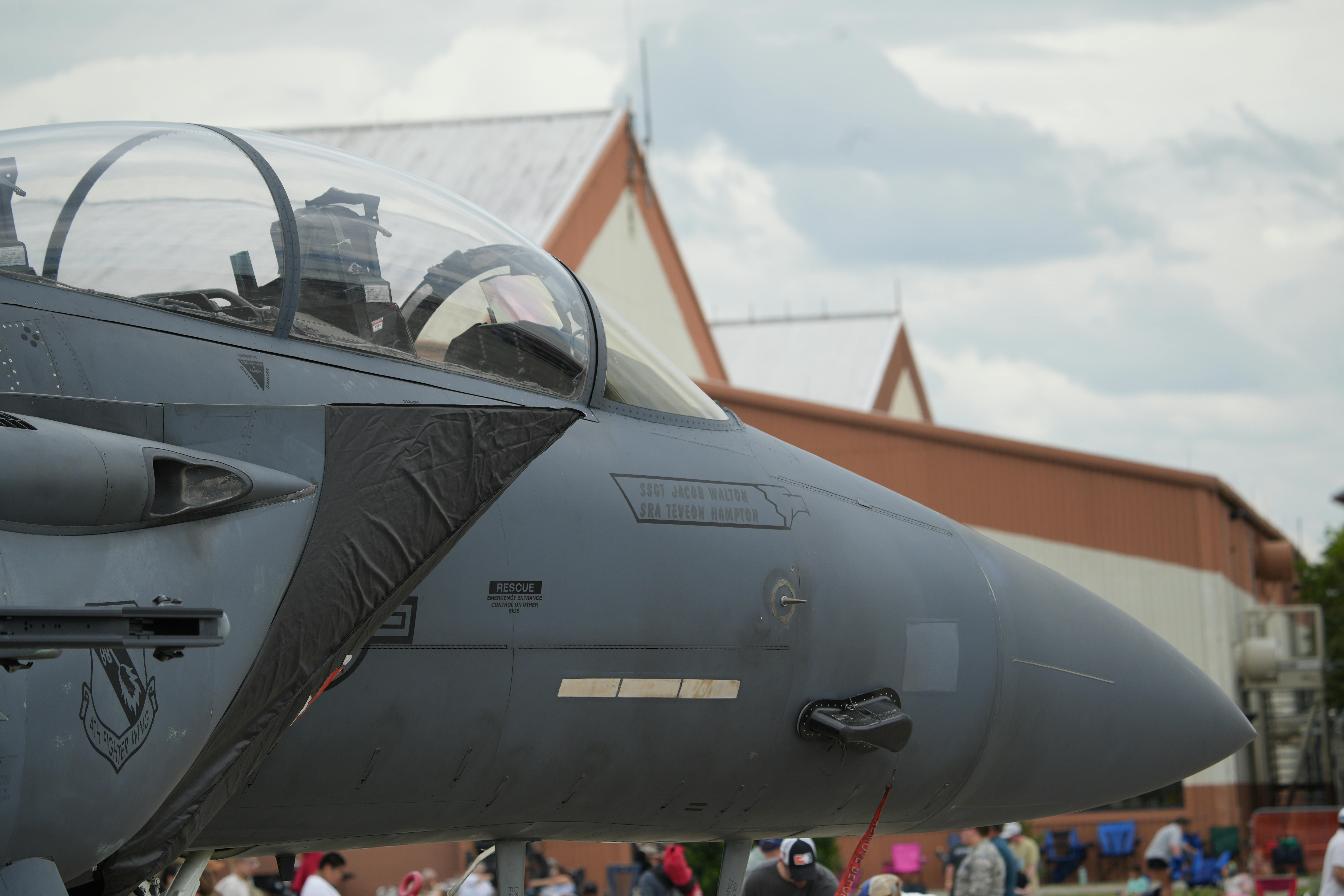 免费 在弗吉尼亚州汉普顿举行的航展上，一架战斗机的细节图，展示了其工程设计。 素材图片