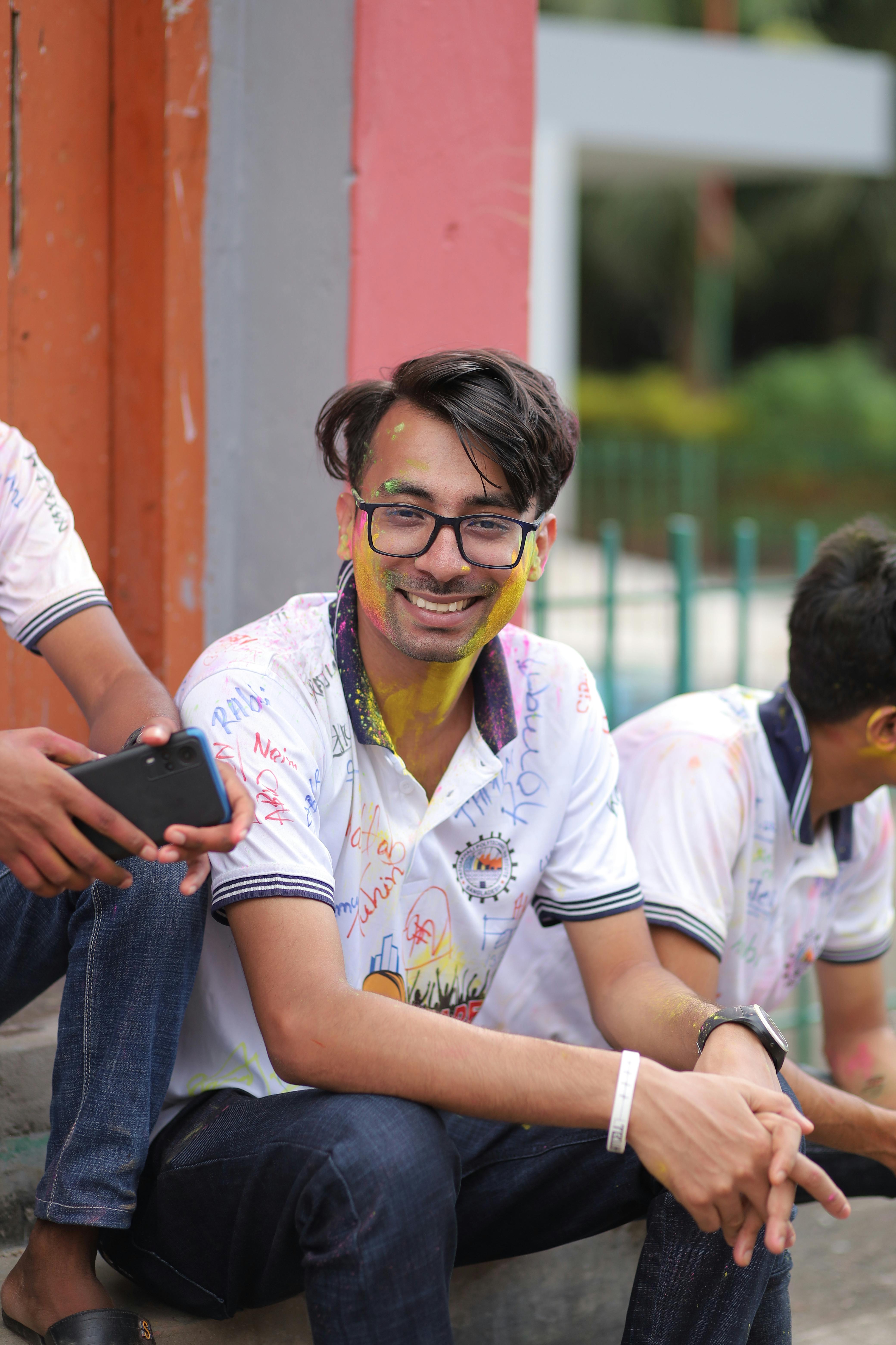 Gratuit Tineri adulți sărbătoresc Holi cu pudră colorată în Patuakhali, Bangladesh. Fotografie de stoc