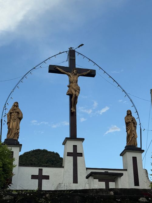 Free Statues of Jesus and saints at a picturesque Colombian location under a clear blue sky. Stock Photo