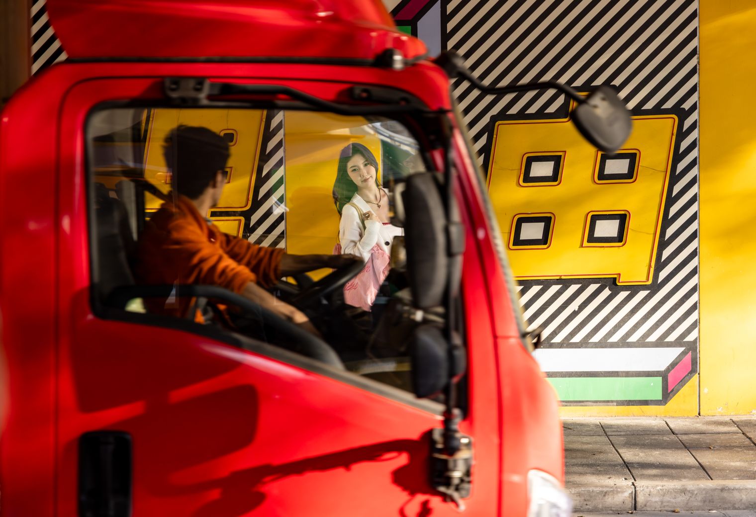 Par — man and van team loading a removal van