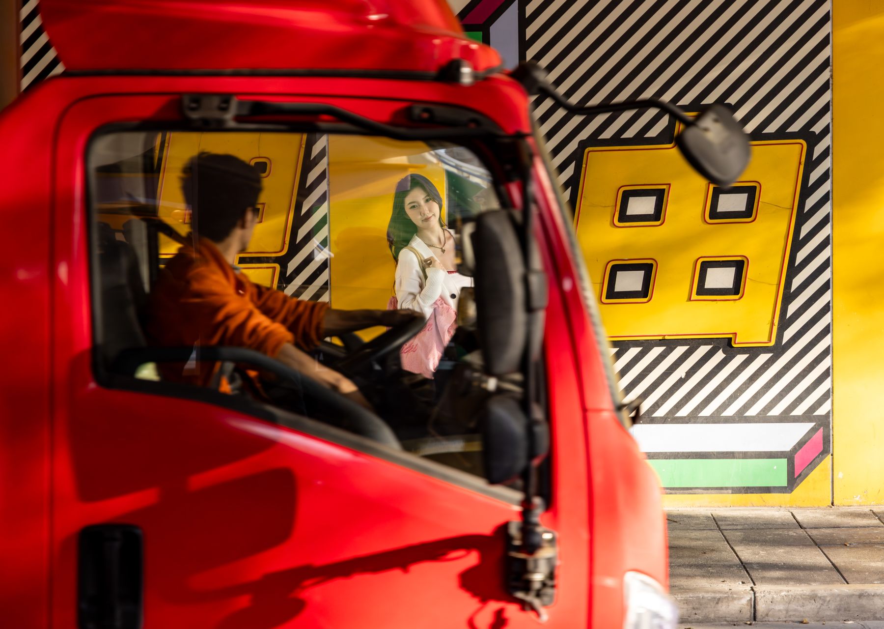 Man and van in Ramsden — crew wrapping and loading on moving day
