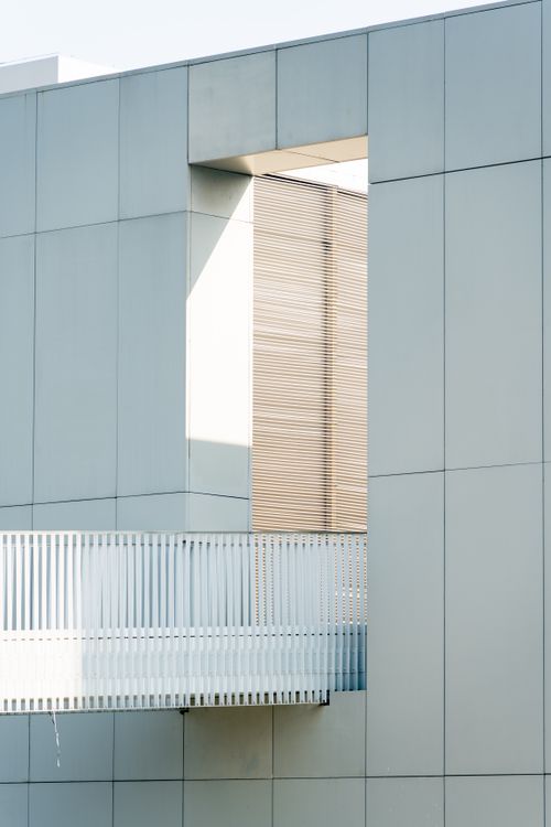 Free A minimalist photo showcasing modern architectural details with clean lines and soft lighting. Stock Photo