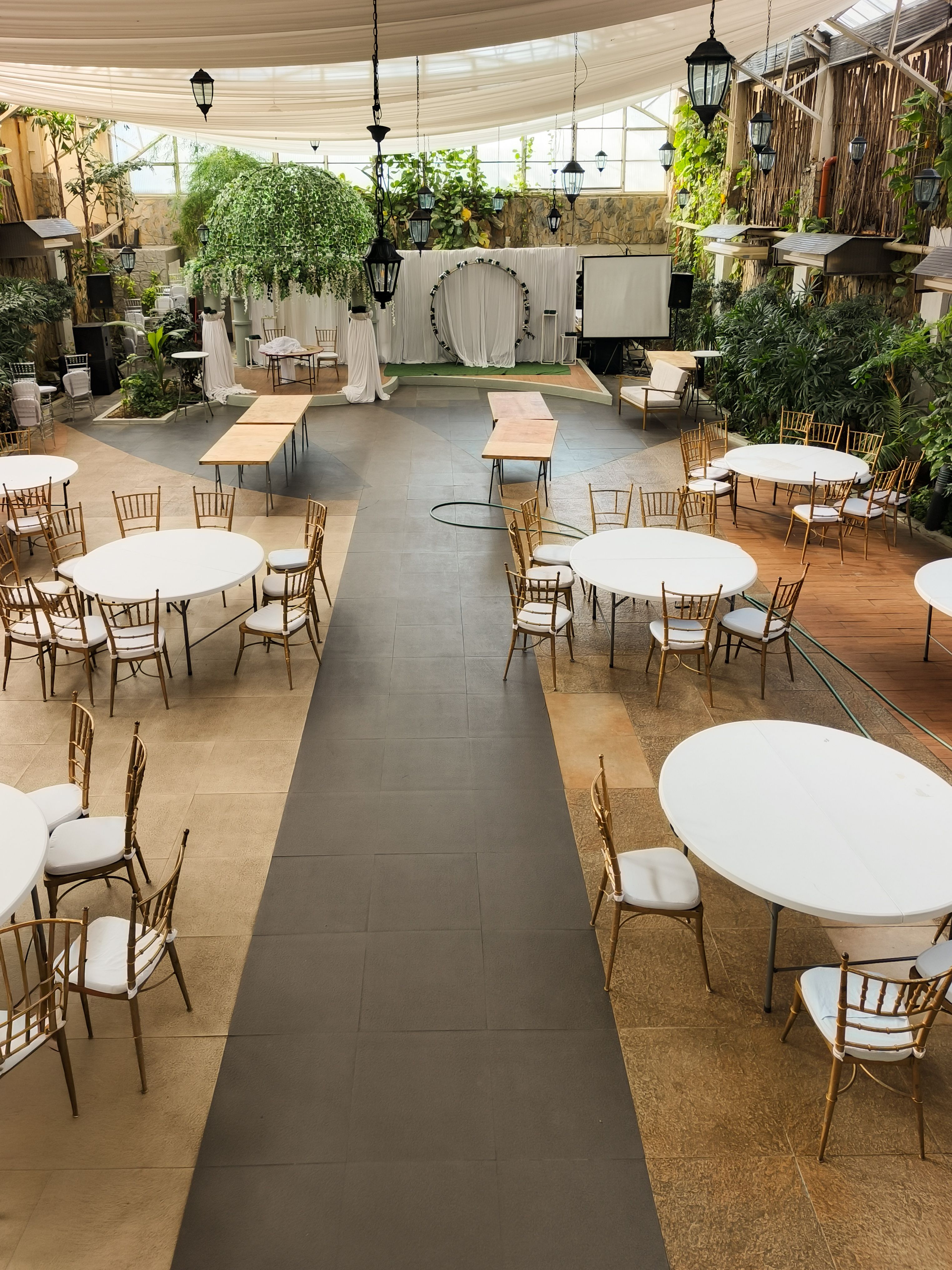 Elegant Indoor Event Venue Setup · Free Stock Photo