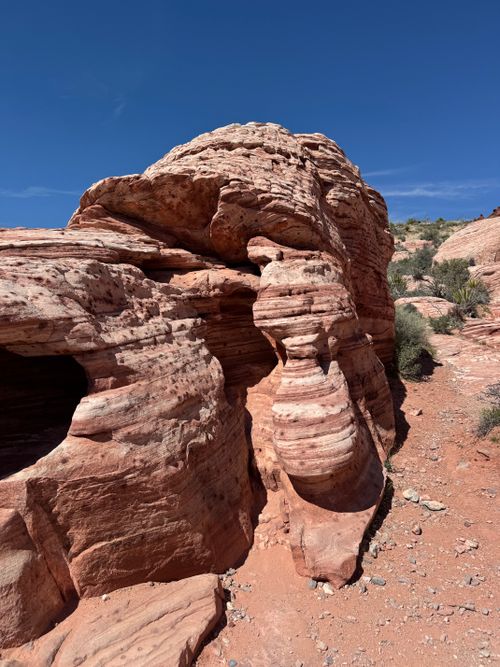 Free Explore the stunning red sandstone formations in Red Rock Canyon, Nevada under clear blue skies. Stock Photo
