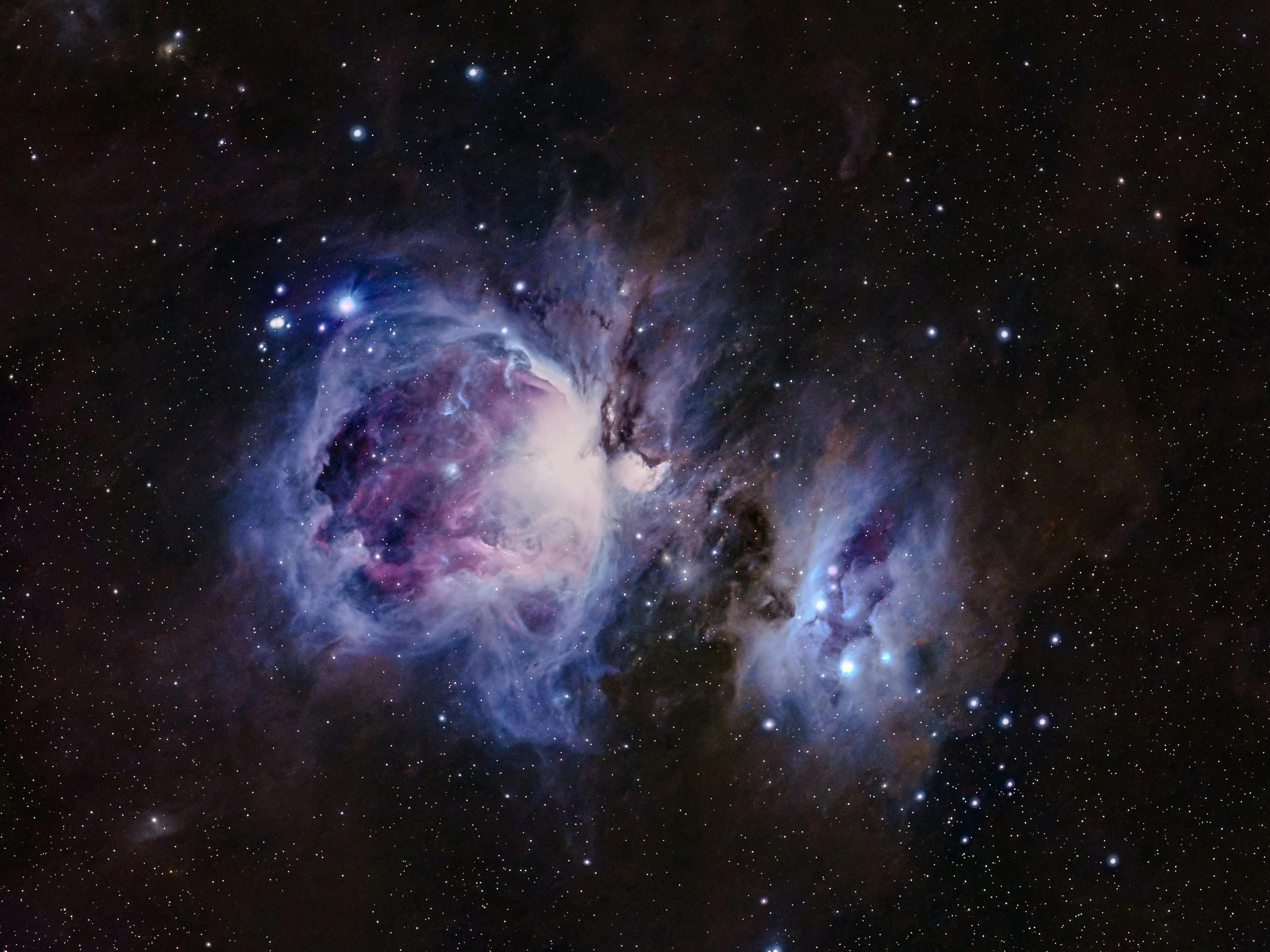 Gratuit Magnifique image de la nébuleuse d'Orion mettant en valeur ses couleurs éclatantes et ses amas d'étoiles. Photos