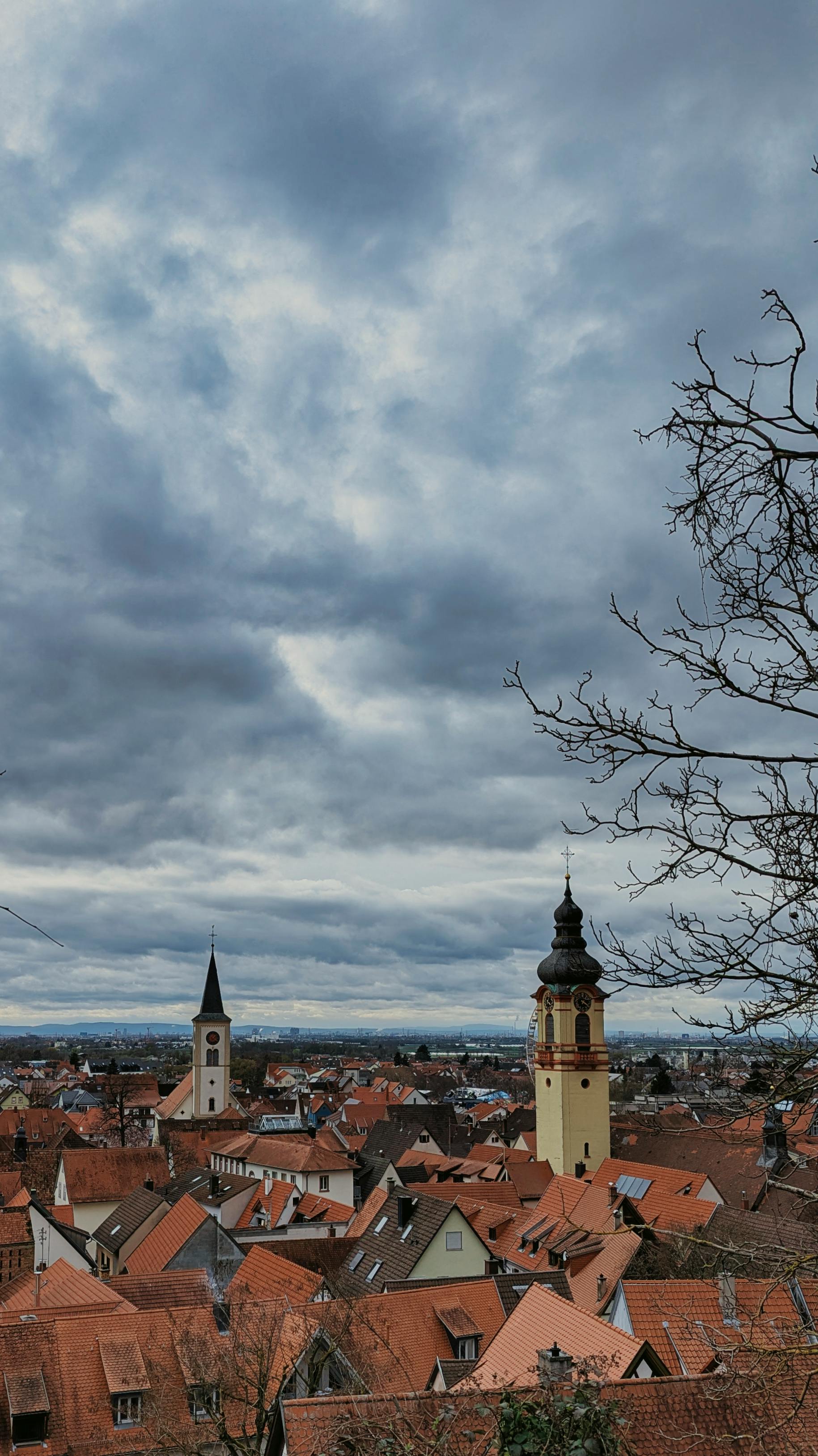Ücretsiz Büyüleyici tarihi Schriesheim kasabasını, doğal güzellikleri ve üzüm bağlarıyla keşfedin. Stok Fotoğraflar