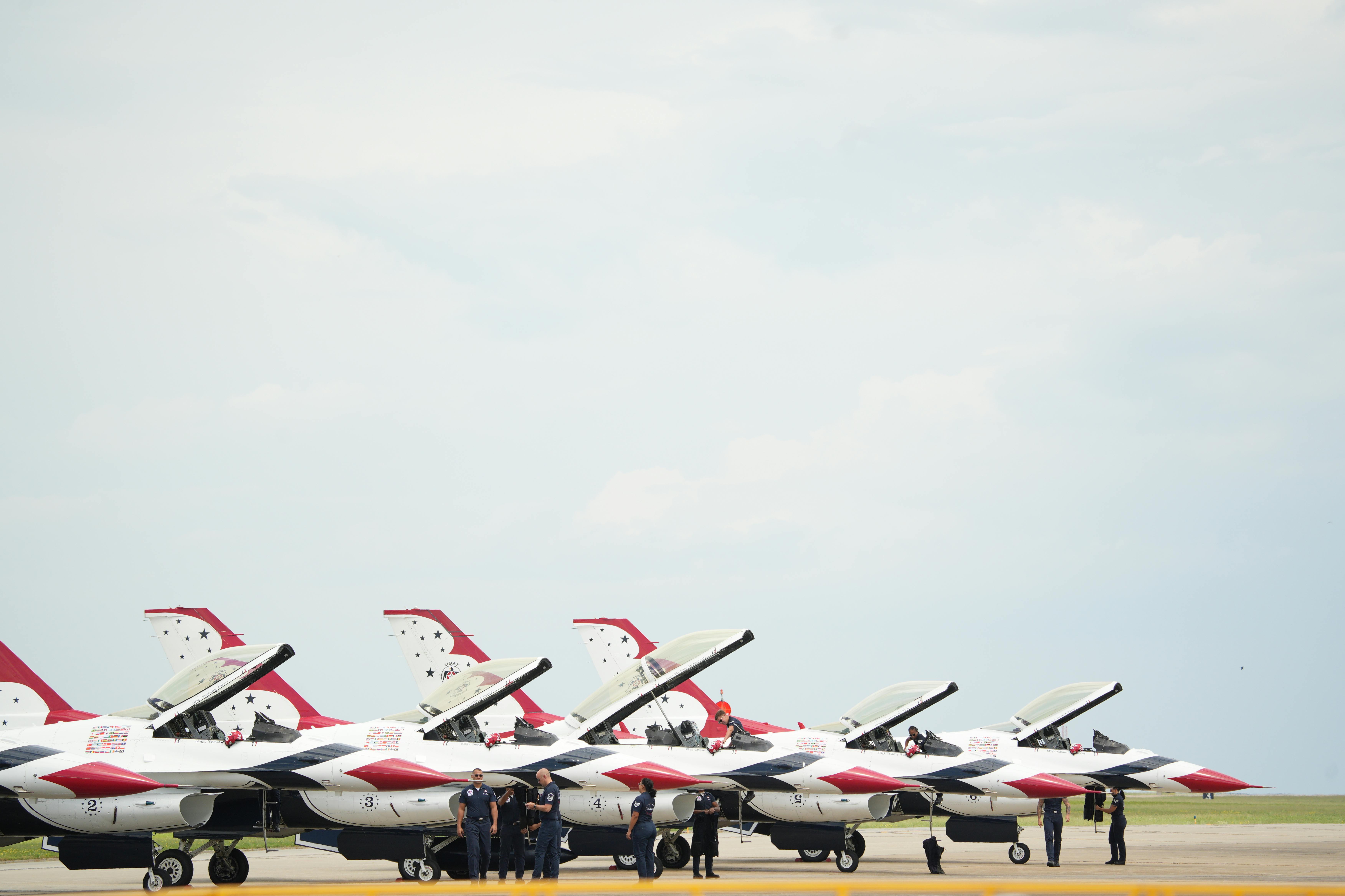 Gratis Los Thunderbirds de la Fuerza Aérea de Estados Unidos se alinearon en un espectáculo aéreo en Hampton, Virginia. Foto de stock