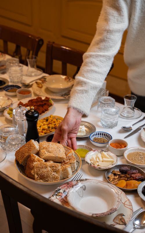 Free A beautifully arranged traditional Turkish meal with a focus on sesame bread, perfect for gatherings and celebrations. Stock Photo