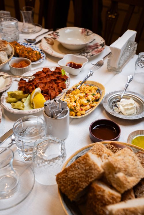 Free A traditional Turkish meal with diverse dishes, perfect for gatherings. Stock Photo