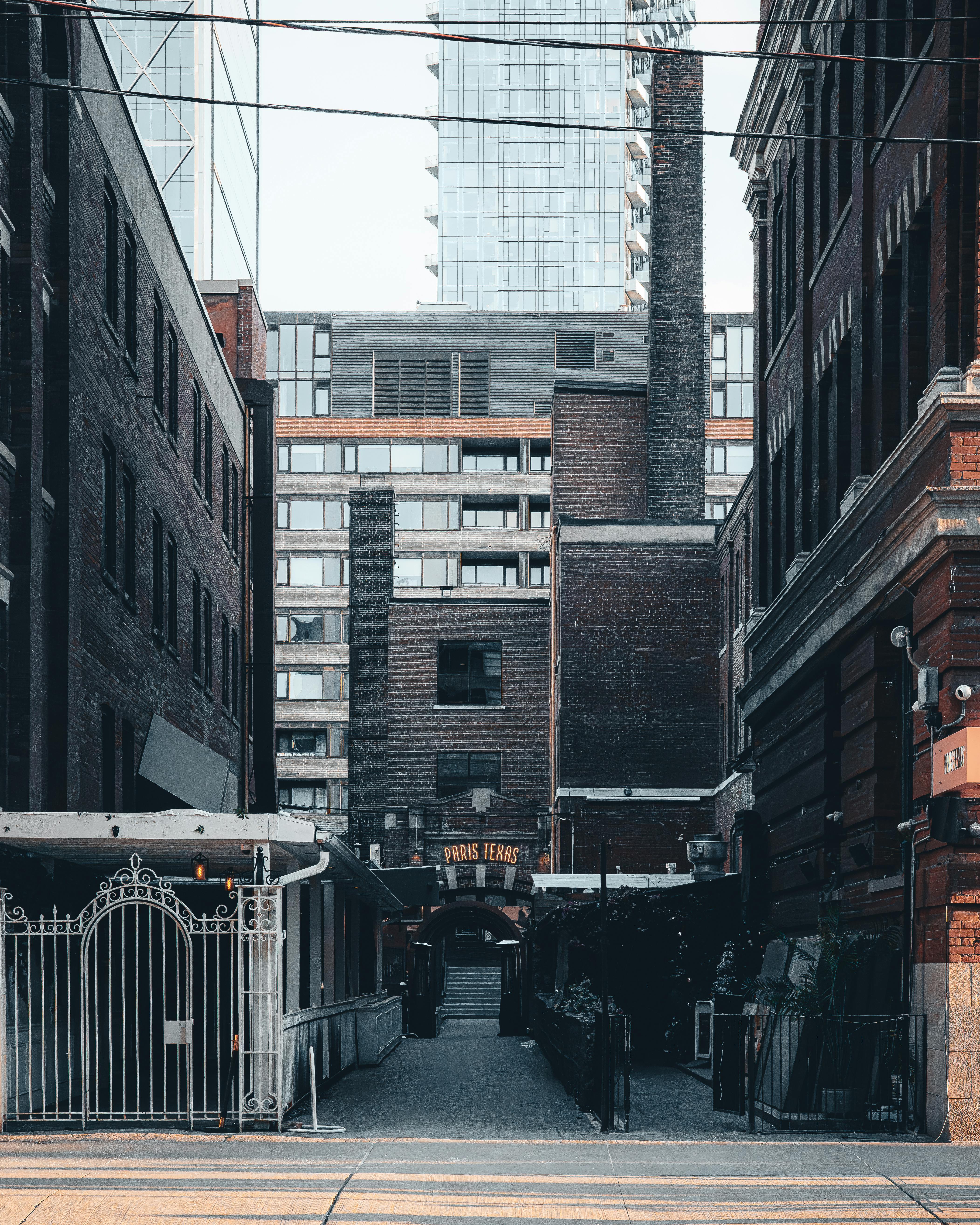 Gratis arkivbilde med arkitektonisk kontrast, arkitektur, betong jungel Arkivbilde