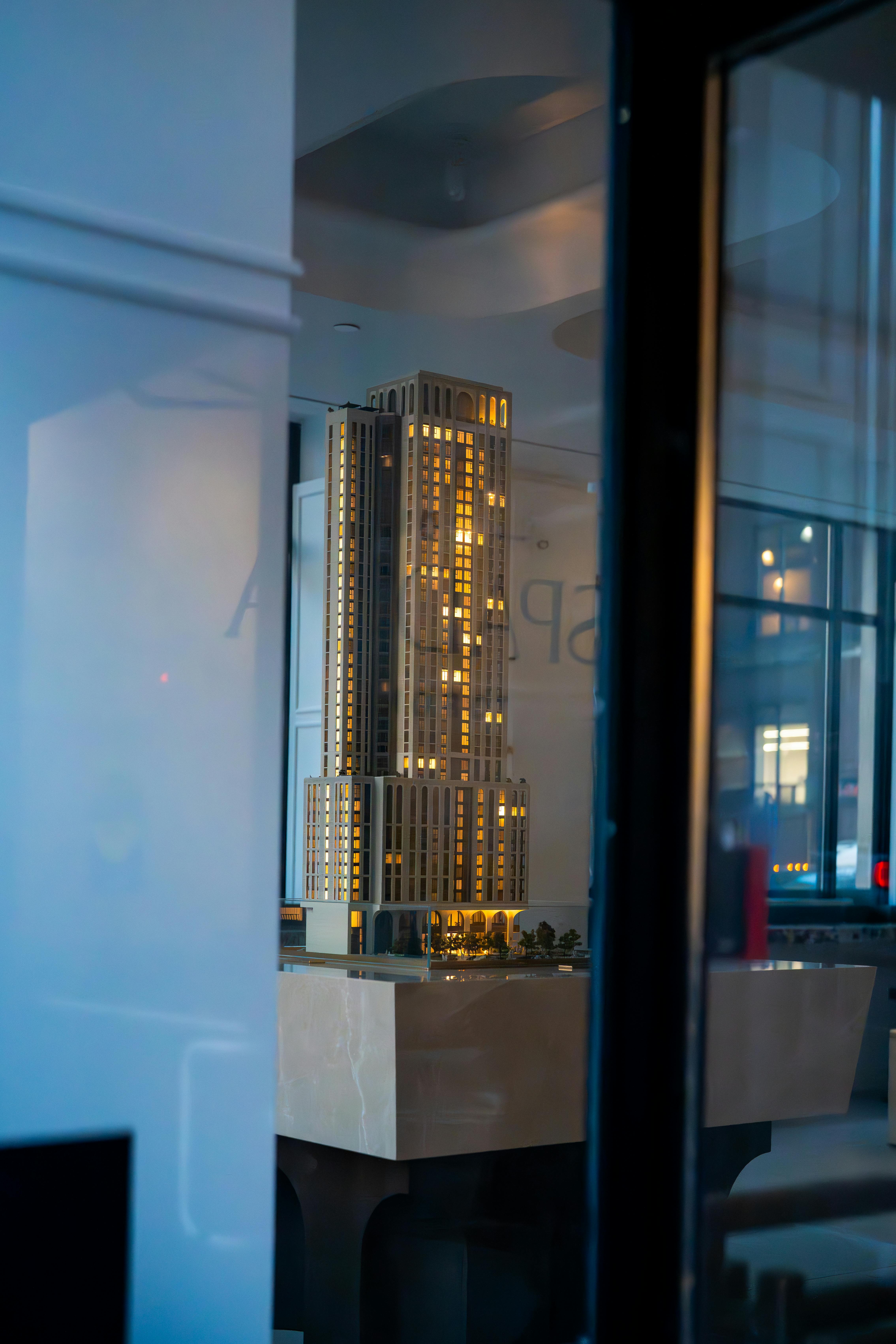 De franc Una maqueta arquitectònica detallada a escala d'un gratacel proposat a Toronto, capturada a l'interior. Foto d'estoc