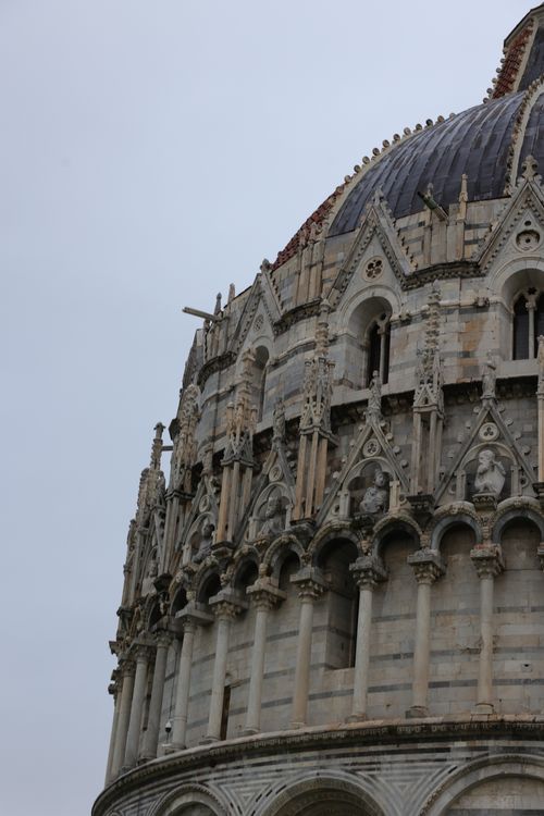 Free Intricate architectural details of the Pisa Baptistery in Piazza dei Miracoli, showcasing Italian Gothic style. Stock Photo