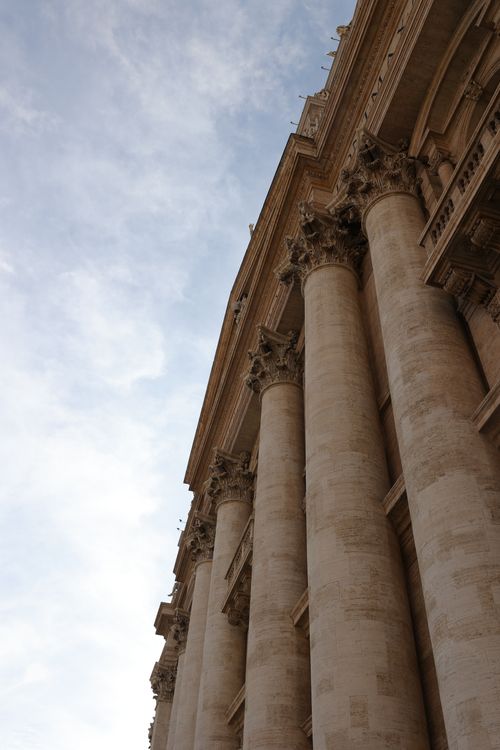 Free Majestic view of historic classical columns in Rome, symbolizing European architectural heritage. Stock Photo