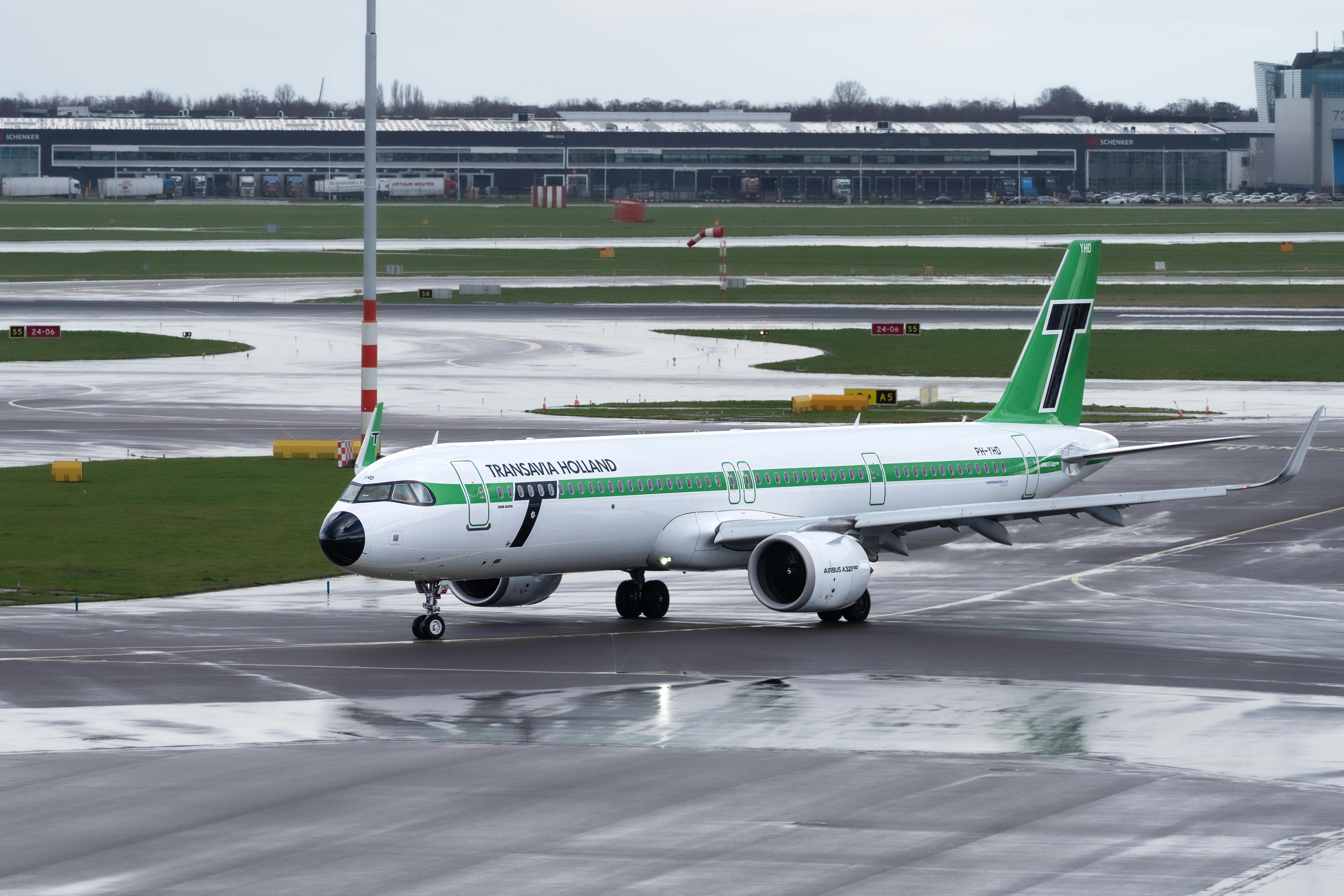 For The 1st Time: United Airlines Allowing Passengers To Use Miles For Lyft Rides — Photo by Martijn Stoof on Pexels
