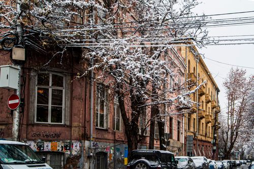 Free Snow-covered street in Tbilisi, Georgia, showcasing colorful buildings and urban architecture. Stock Photo