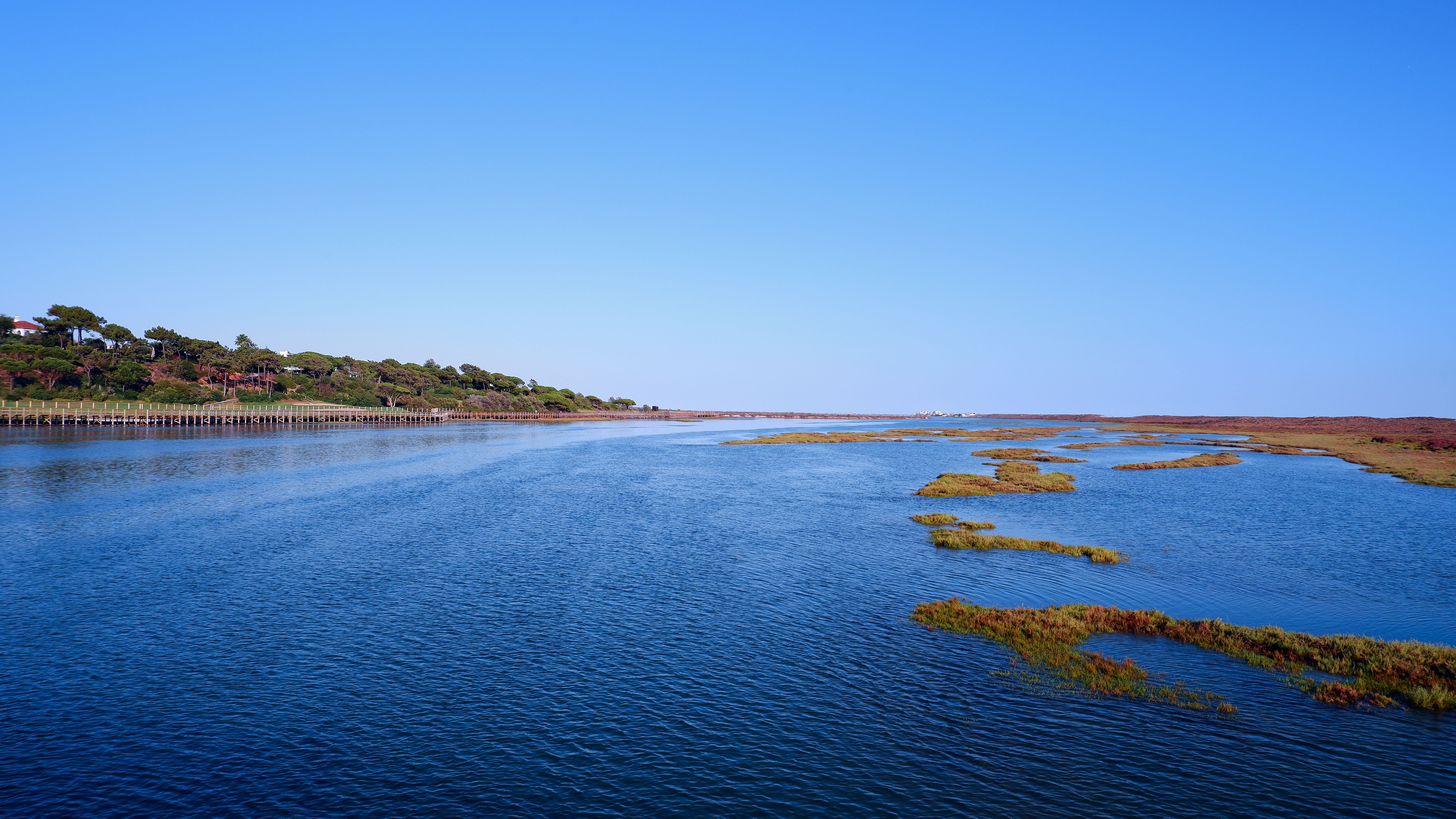 Solniska i laguna Ria Formosa