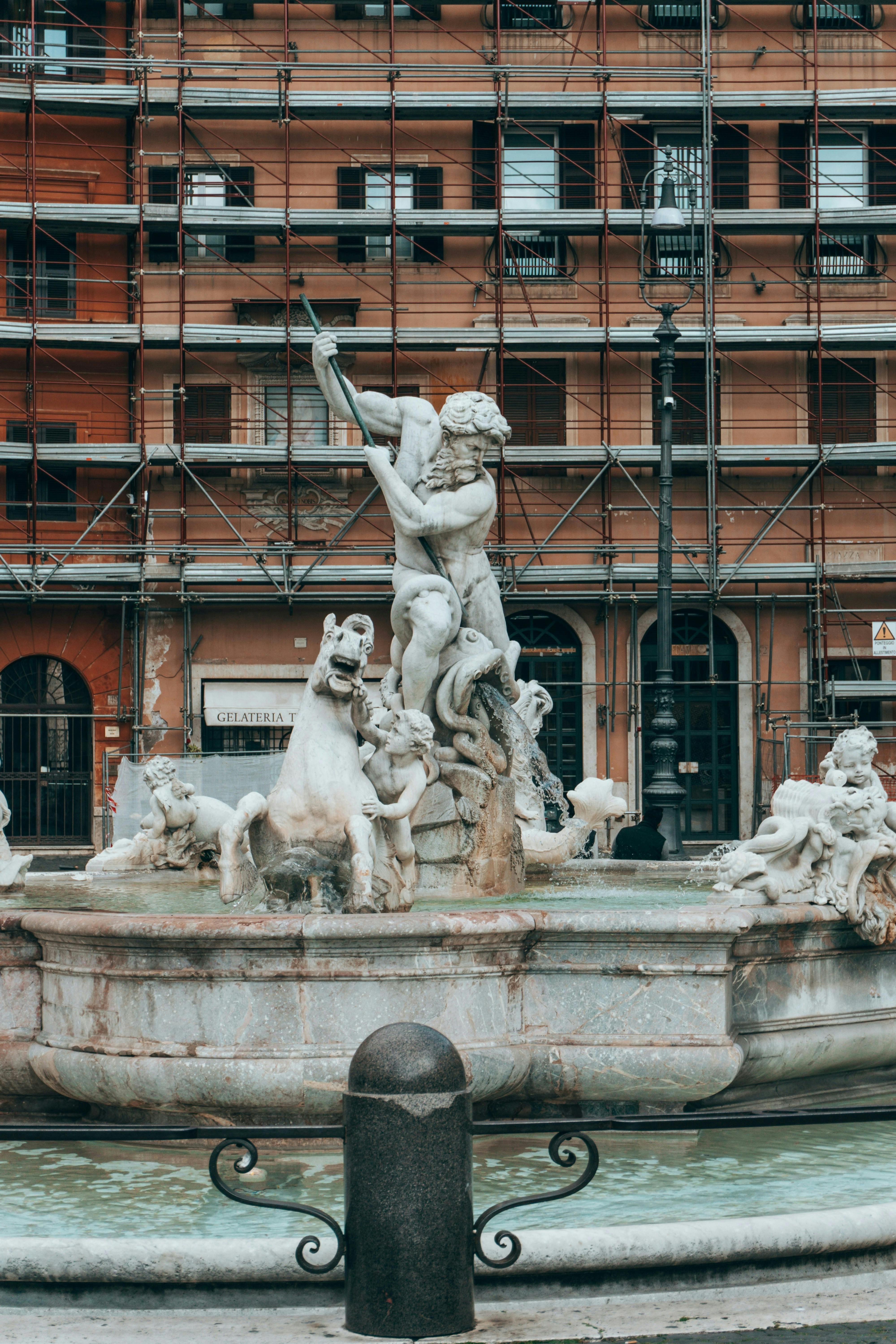 Miễn phí Đài phun nước Neptune tráng lệ tại Piazza Navona, Rome, thể hiện kiến ​​trúc Baroque tiêu biểu. Ảnh lưu trữ