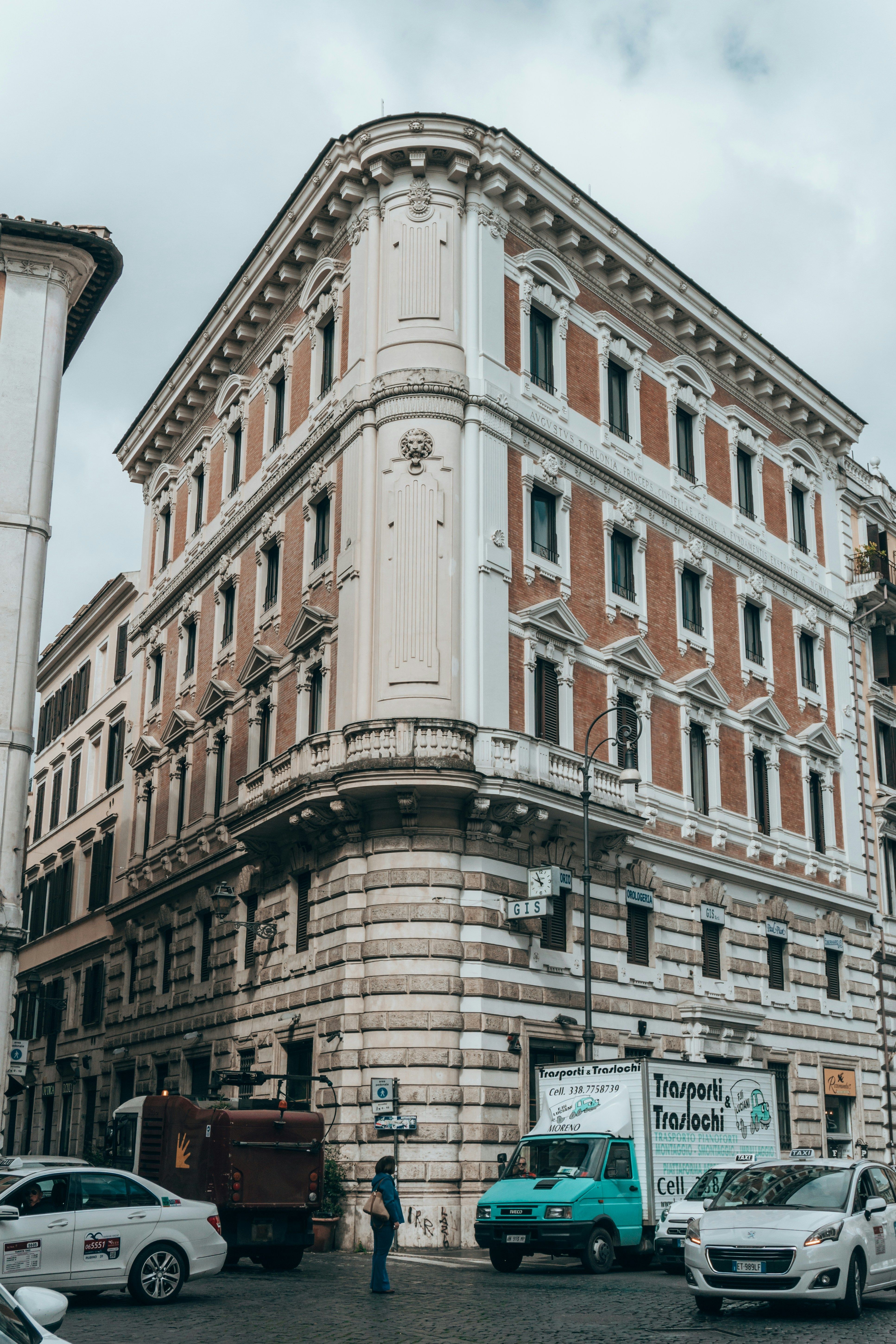 Elegant Historic Building in Rome, Italy · Free Stock Photo