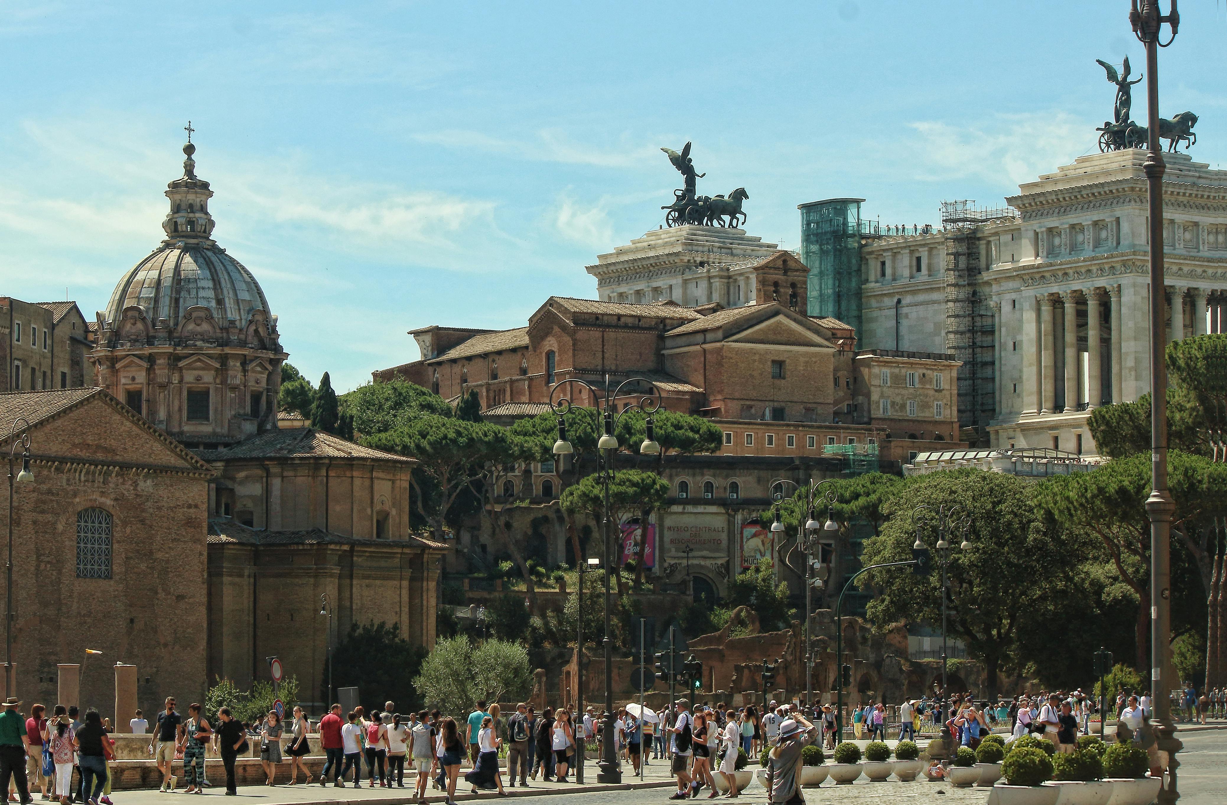 destination guides how to be the best tour guide — Photo by Pc Chow on Pexels