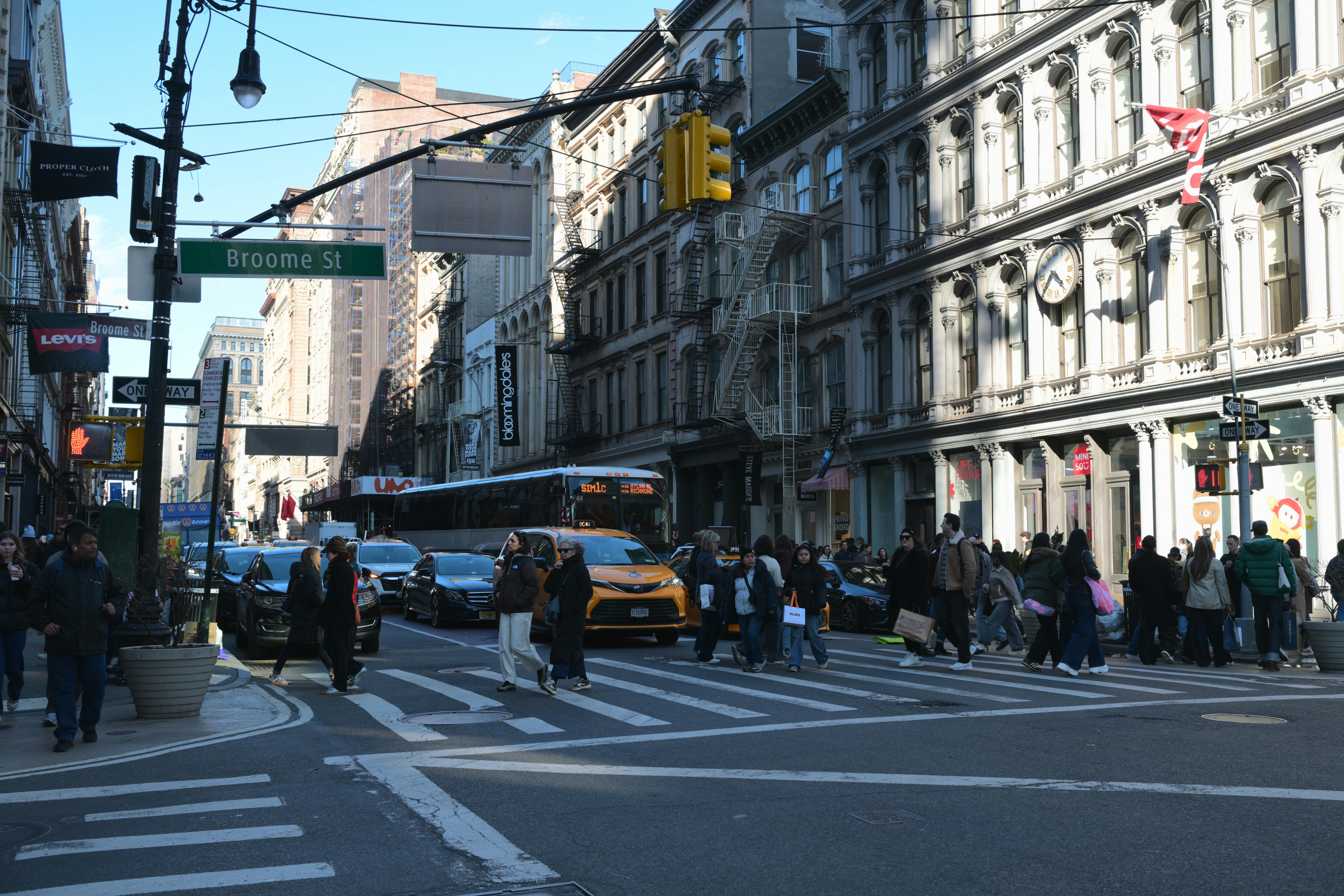New York Times subscriptions boosted by bundling of news and lifestyle content — Photo by Victor Zhang on Pexels