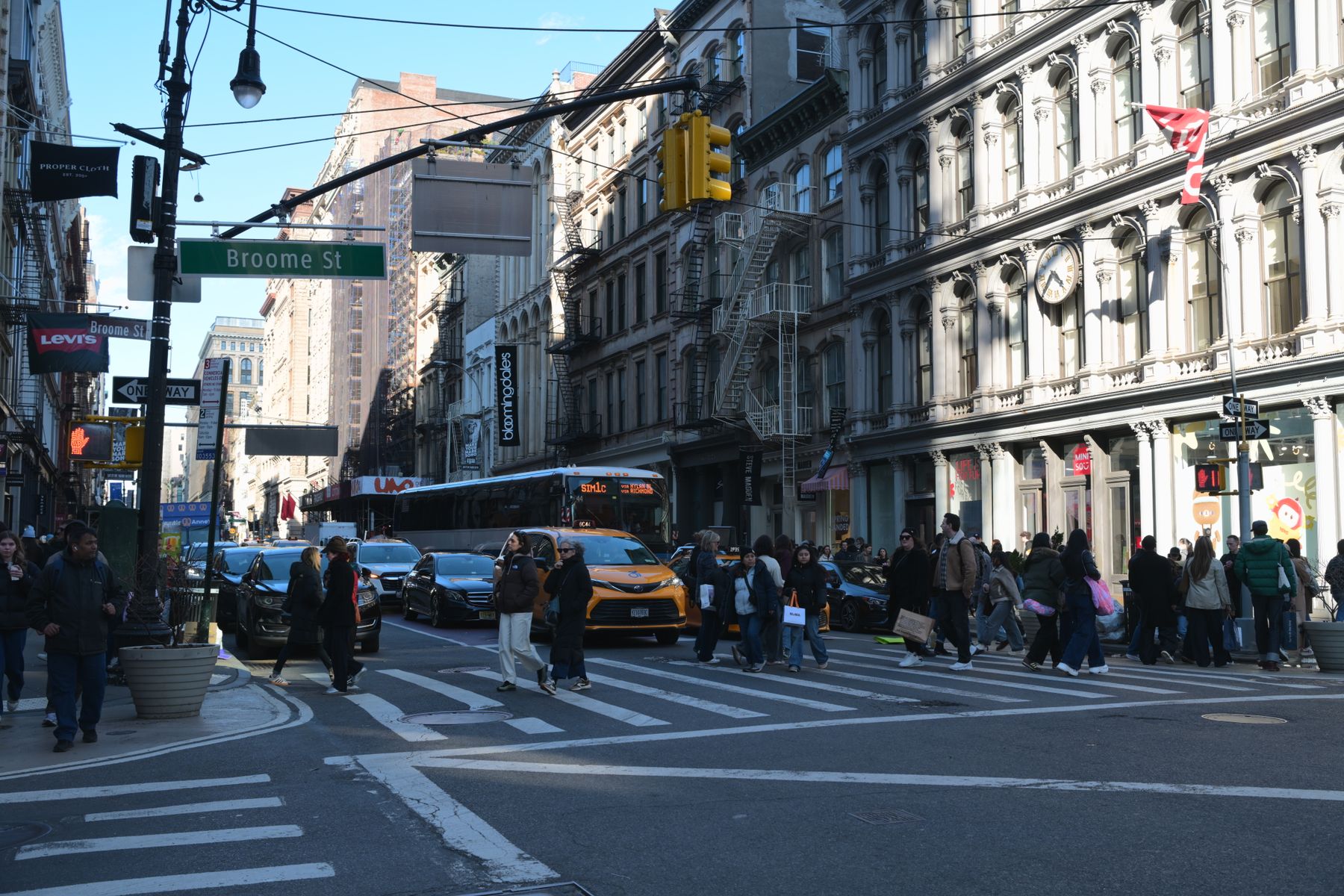 Reaching Upper Union Street, Albany: Road, Bus and Air Options