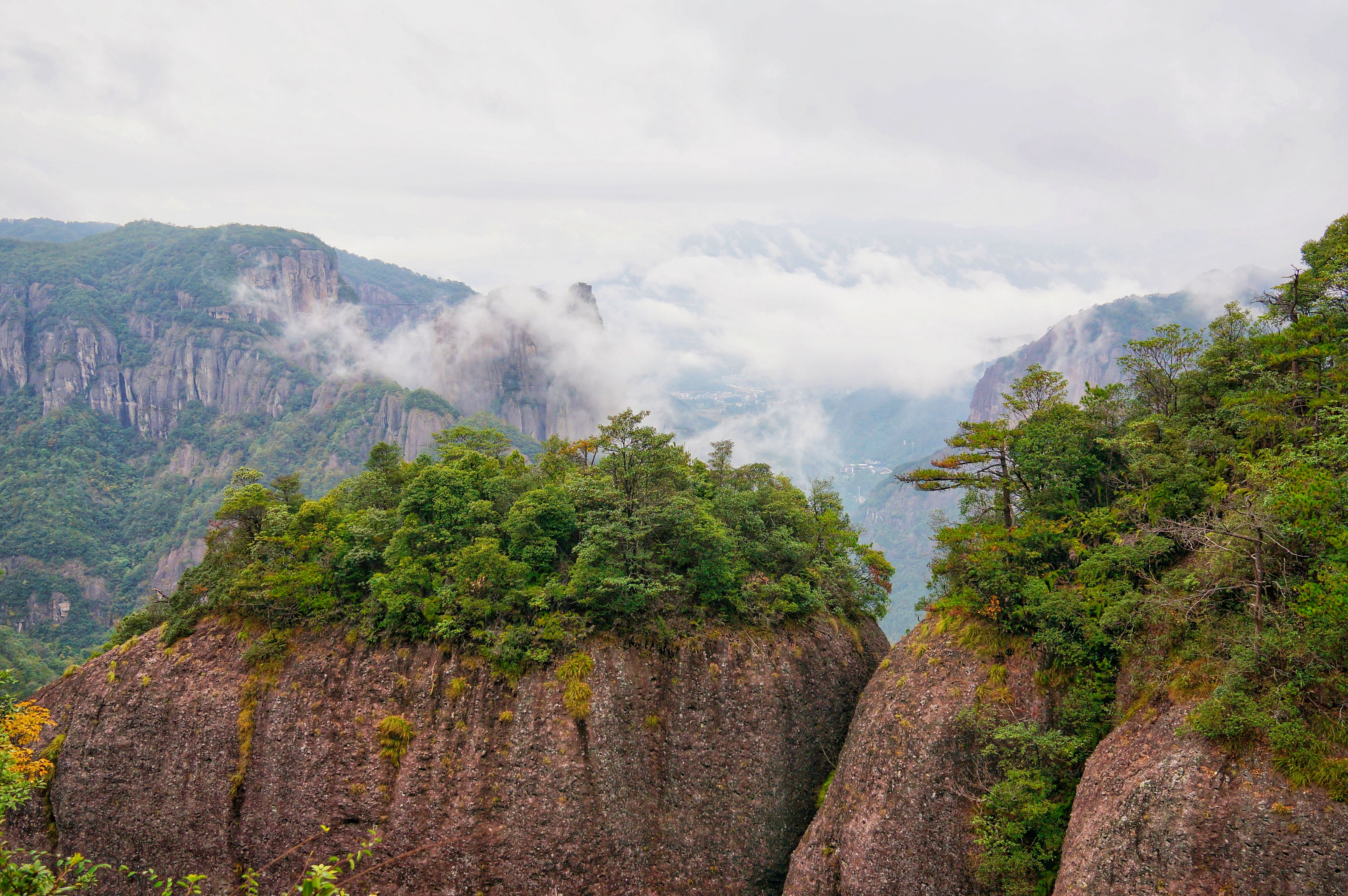 Stunning Mountain Landscape with Foggy Valleys · Free Stock Photo