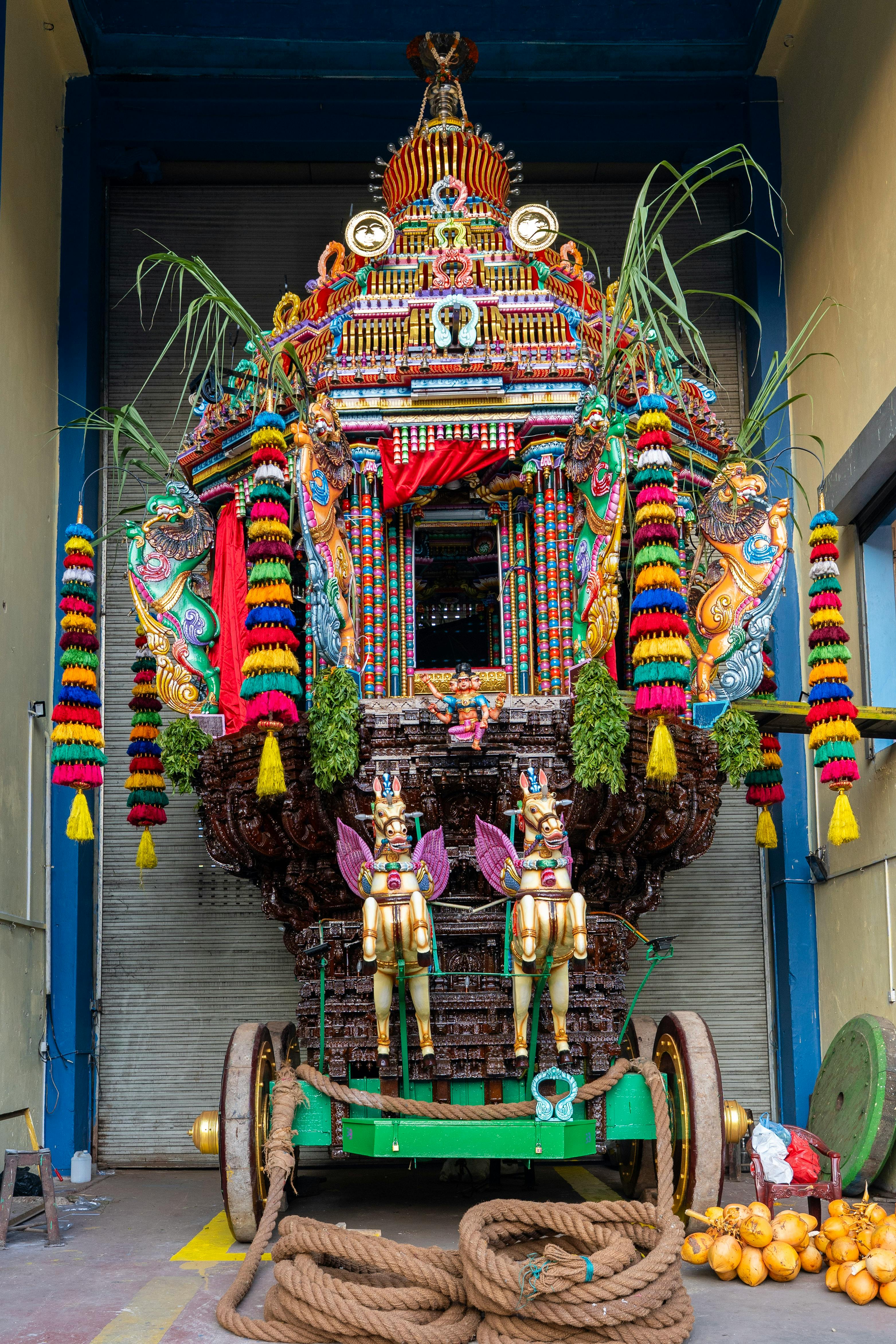 Kostenlos Wunderschön dekorierte Theru-Kutsche in Matale, die die sri-lankische Kultur und farbenfrohe Handwerkskunst präsentiert. Stock-Foto