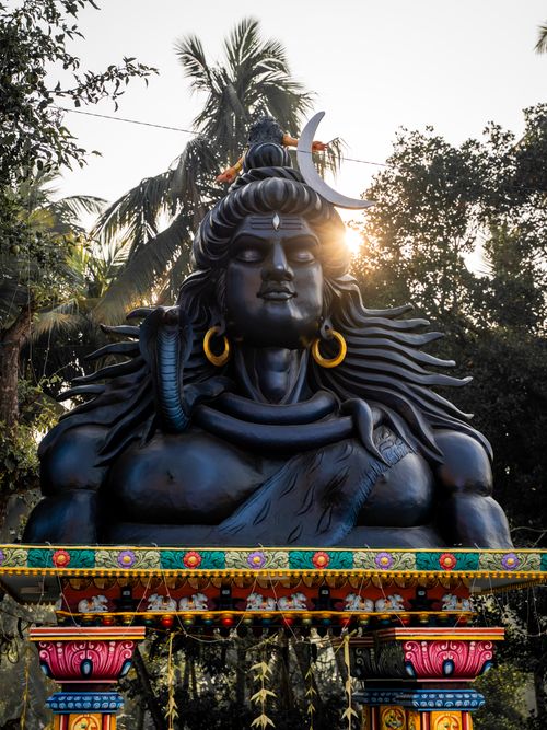 Free Stunning Shiva statue in Matale, Sri Lanka, surrounded by lush foliage and morning sun. Stock Photo