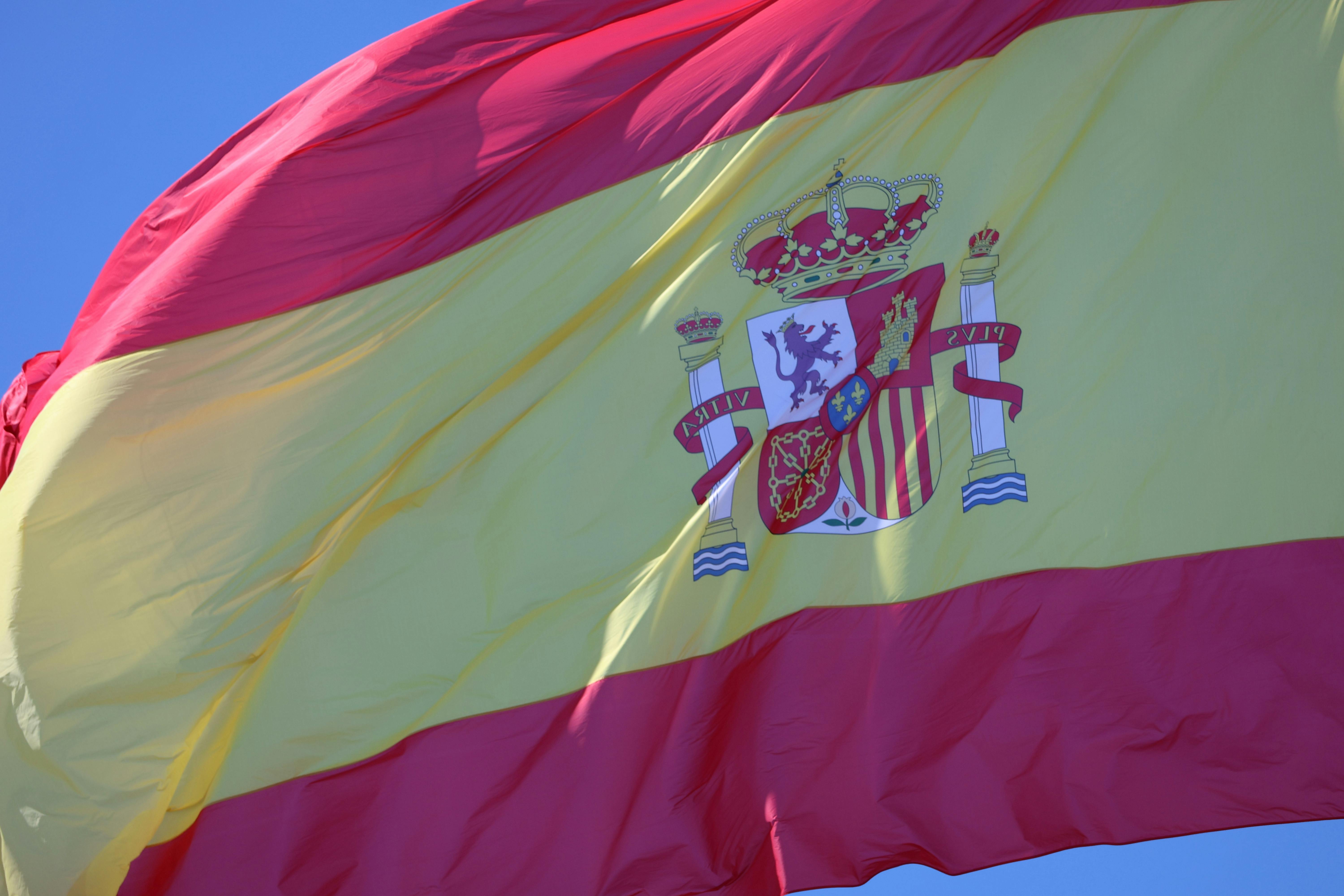 Spain starts evacuating virus-hit cruise ship in Tenerife