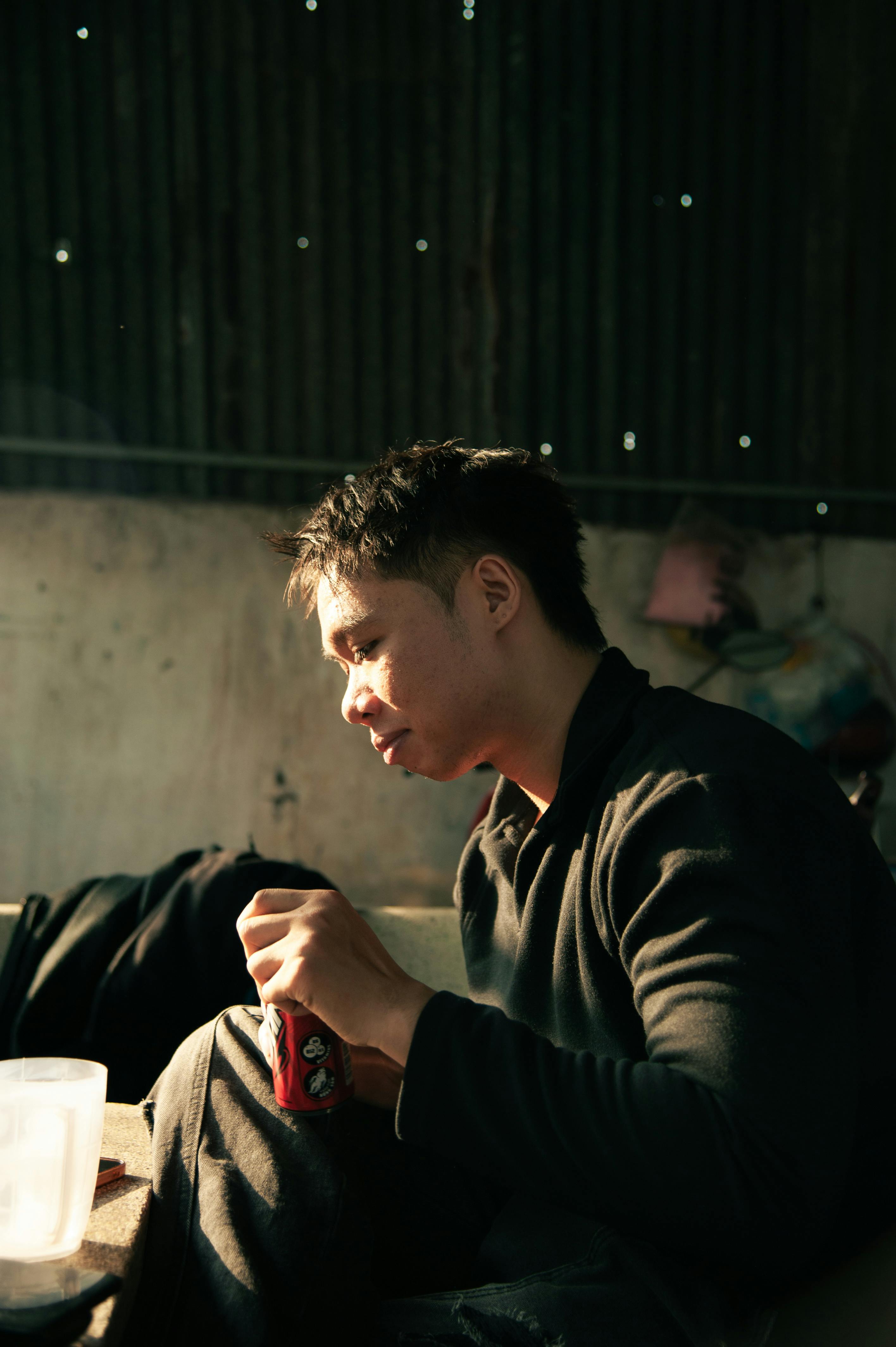 Zadarmo Fotobanka s bezplatnými fotkami na tému # indoor, bočný pohľad, čierne oblečenie Fotka z fotobanky