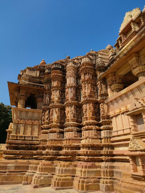 Free Explore the stunning ancient architecture of Khajuraho Temple, India, with its exquisite stone carvings. Stock Photo