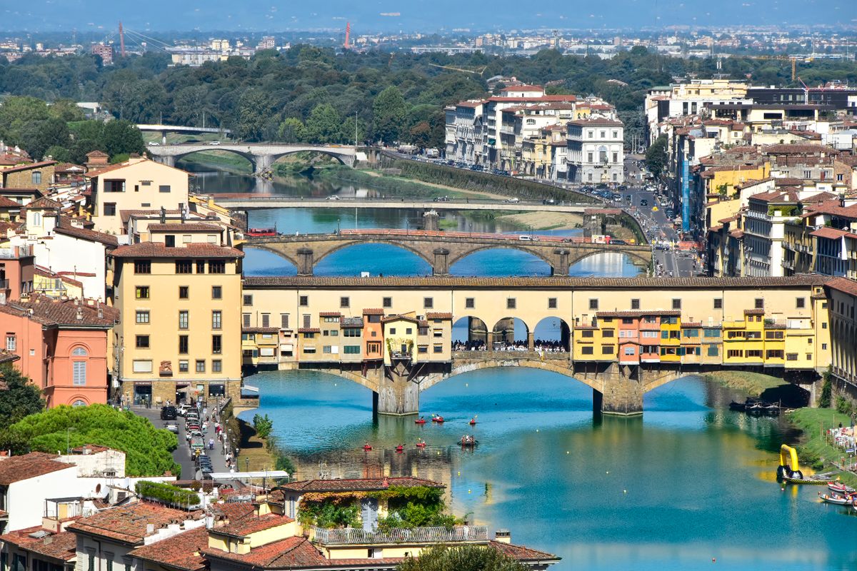 Ponte Vecchio und Arno in Florenz, typische Kulisse bei Sprachreisen Italien