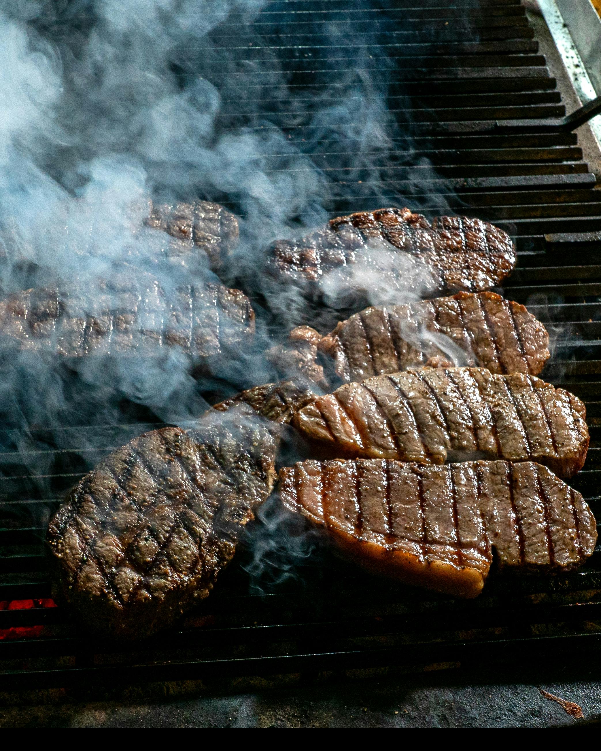 Kostnadsfria Kostnadsfri bild av bakgård, bbq, biff Stock foto