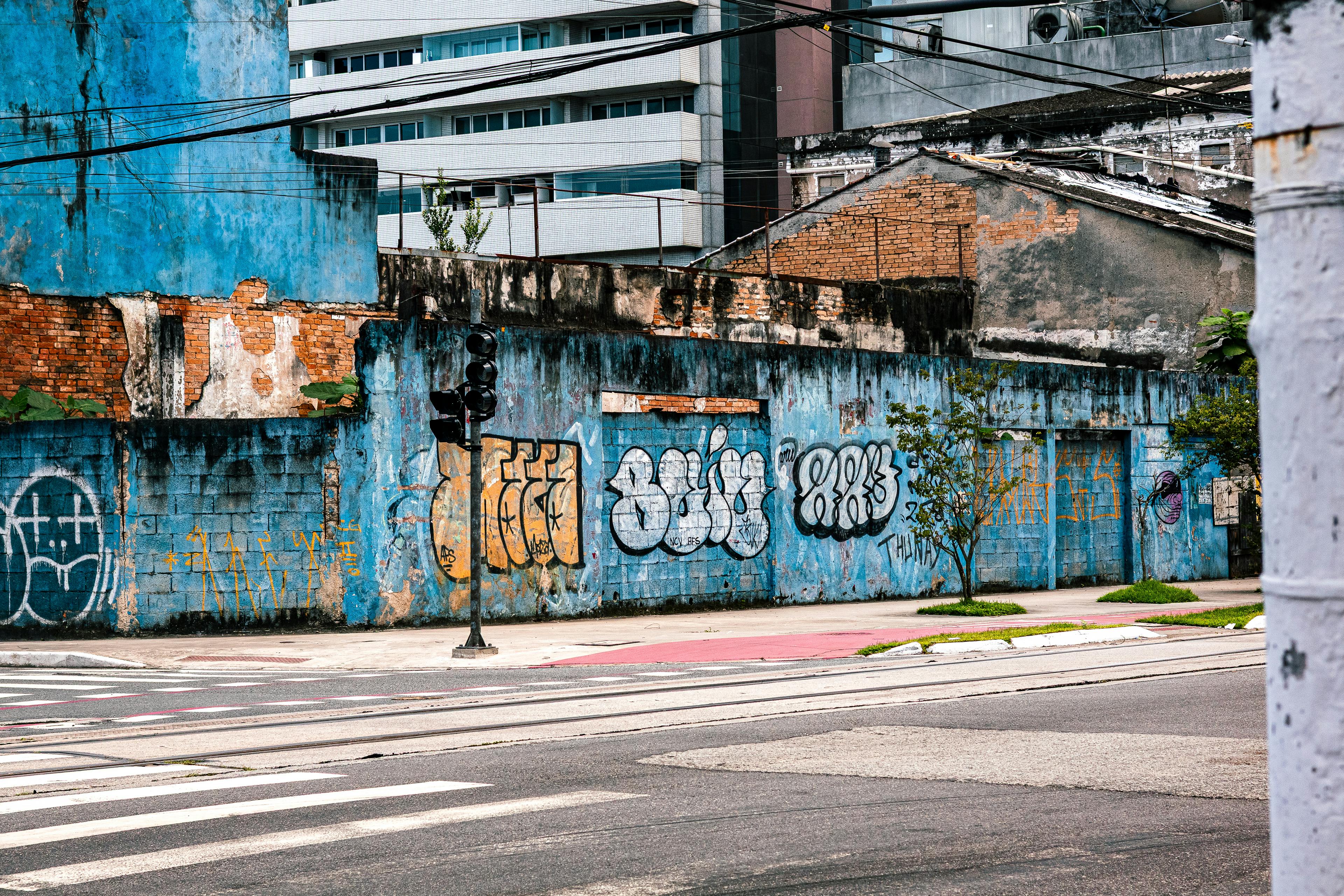 Zadarmo Farebné graffiti umenie na mestskej stene v Santos, São Paulo, ktoré predstavuje pouličnú kultúru. Fotka z fotobanky
