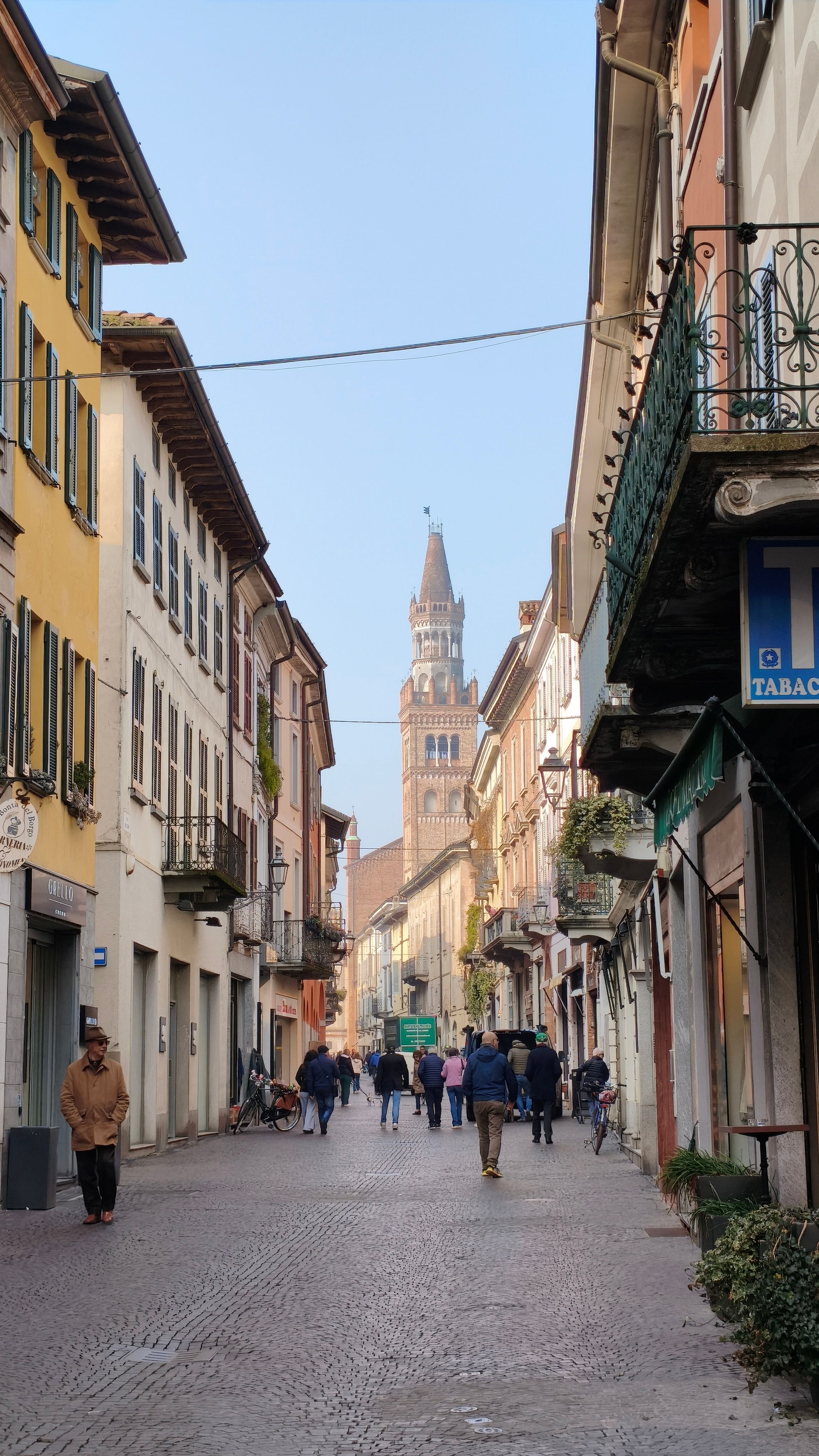 Charming Street View in Historic Italian City · Free Stock Photo