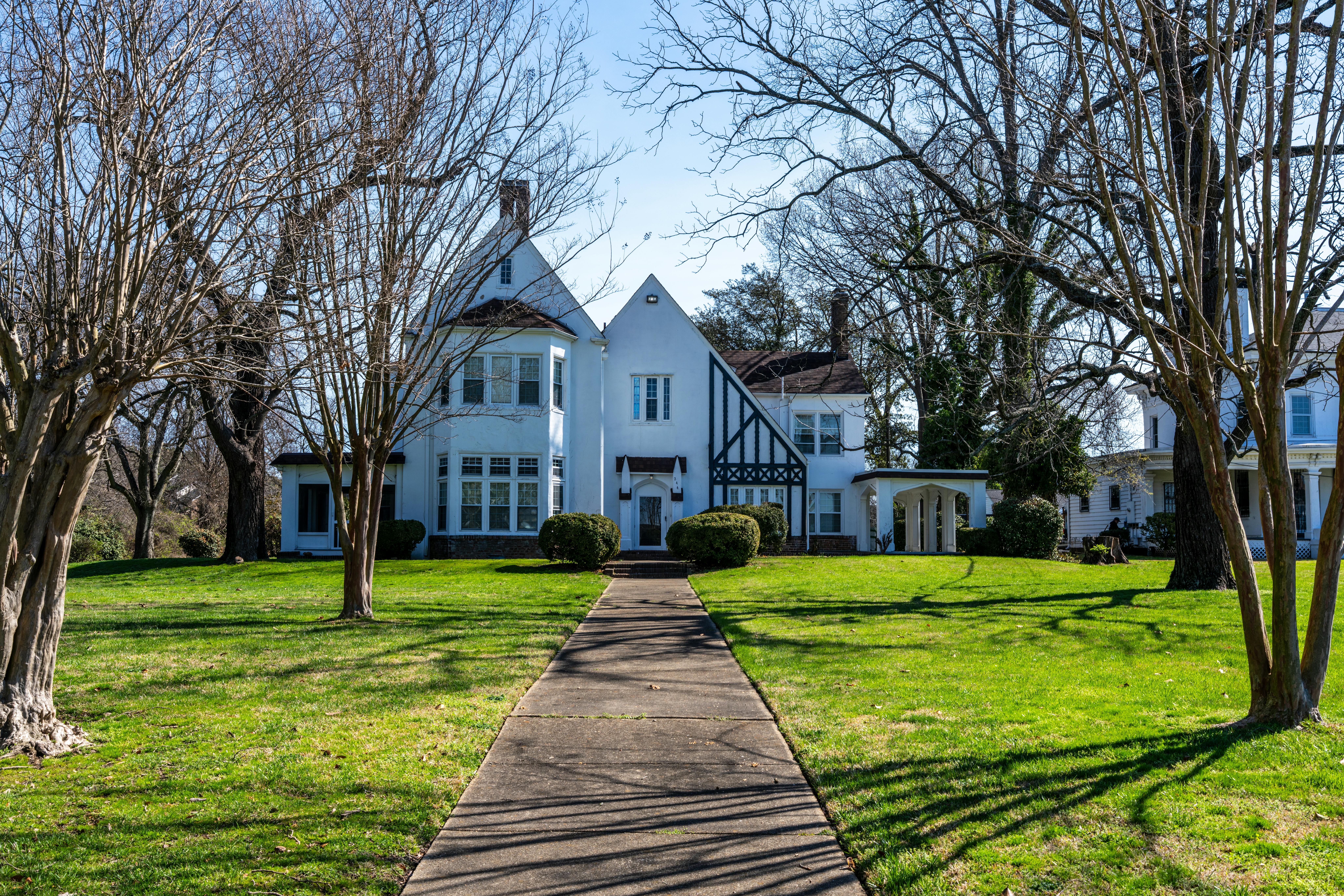 How to Revive Your Lawn in Spring (2026): Fertilizer Schedule