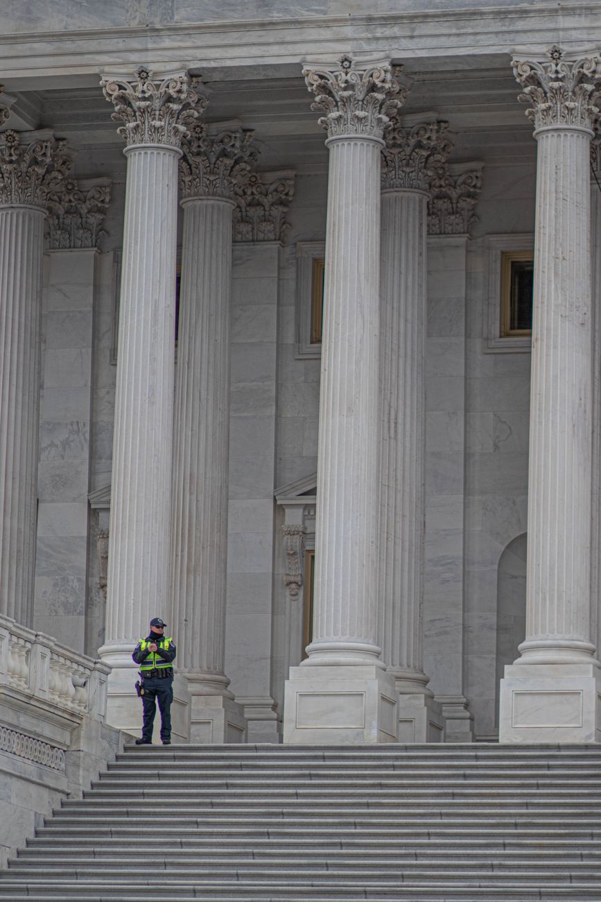Kongres sa vracia: Dvaja zákonodarcovia oznámili rezignáciu v dôsledku škandálov – Živé spravodajstvo z americkej politiky