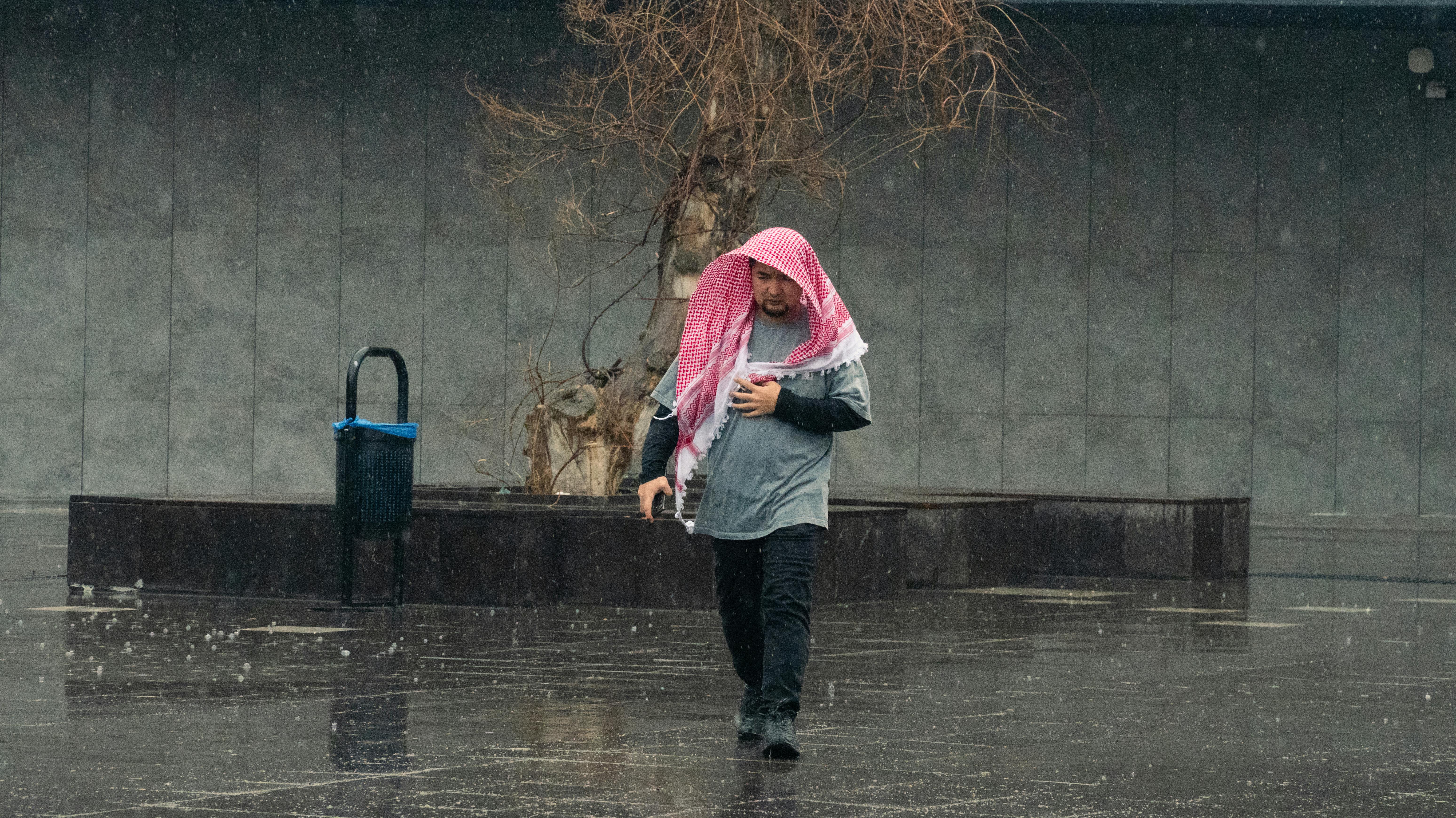 Zadarmo Fotobanka s bezplatnými fotkami na tému Ázia, cestovateľ, chôdza Fotka z fotobanky