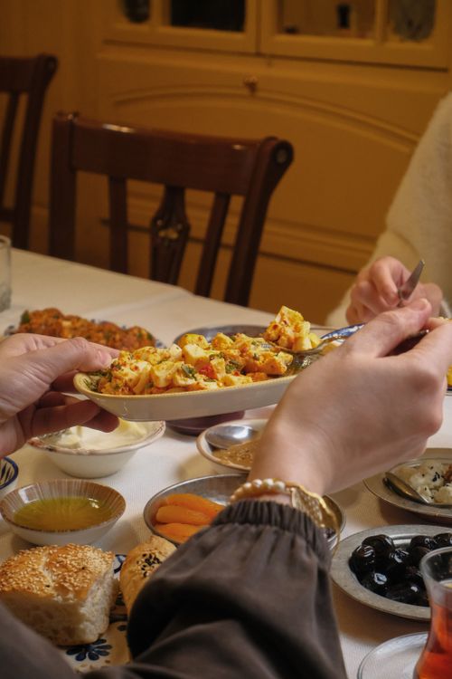 Free A vibrant Turkish meal presentation in Gaziantep, featuring diverse dishes and local cuisine. Stock Photo