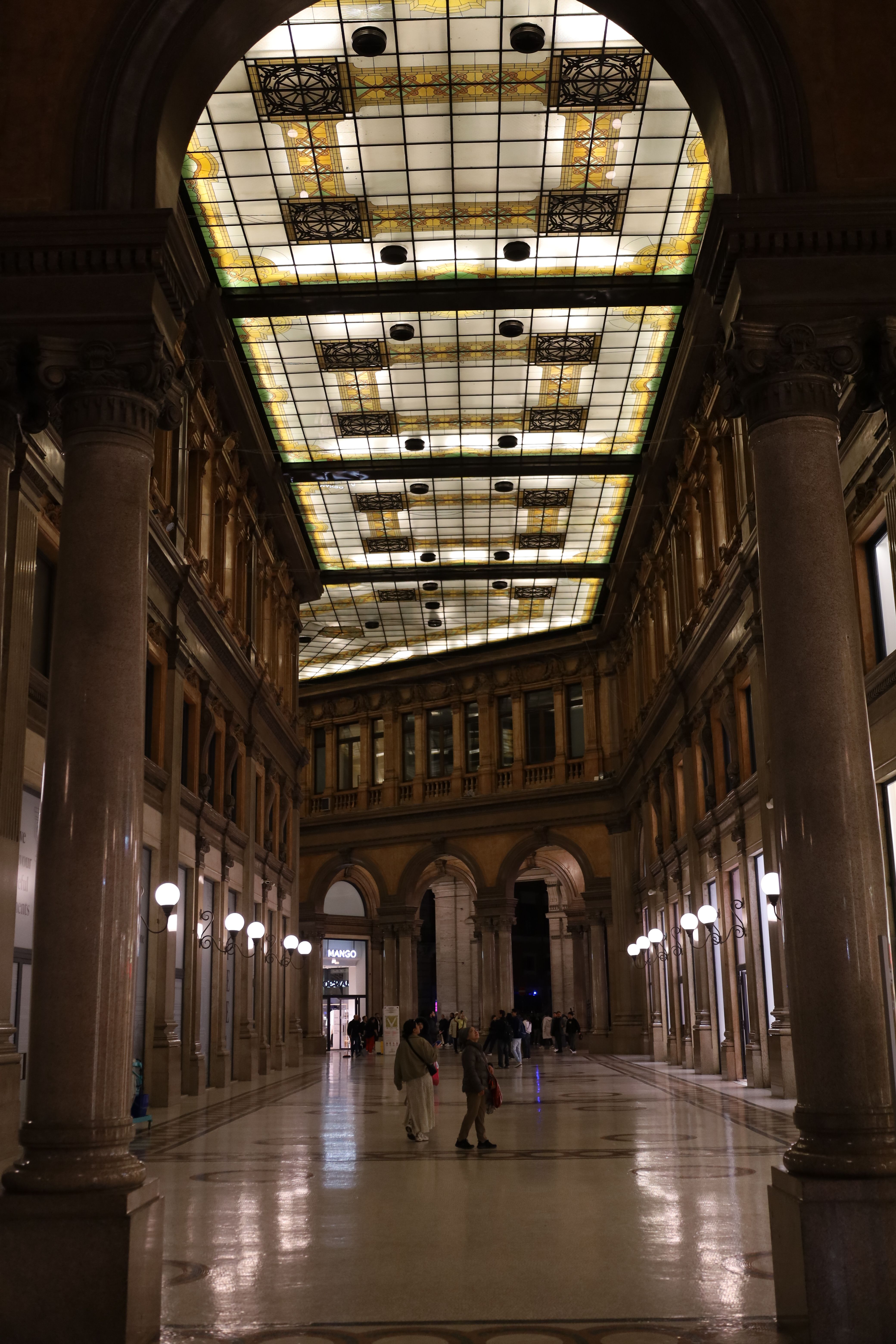 Elegant Nighttime View of Galleria Colonna in Rome · Free Stock Photo