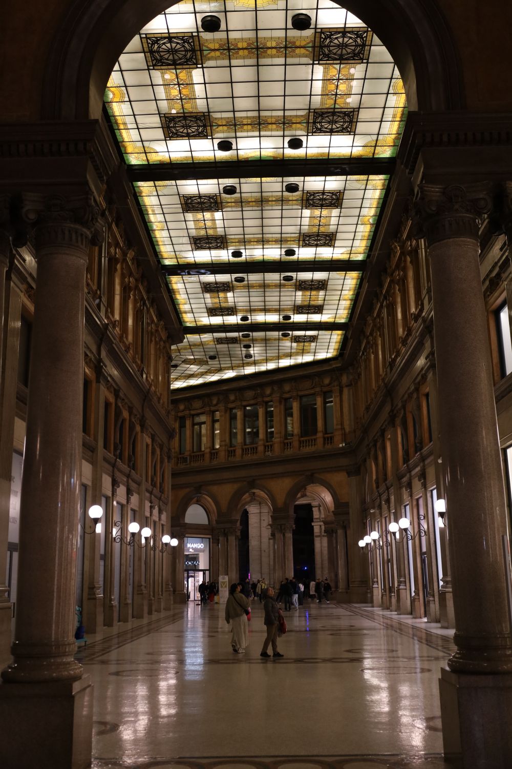 Elegant Nighttime View of Galleria Colonna in Rome · Free Stock Photo