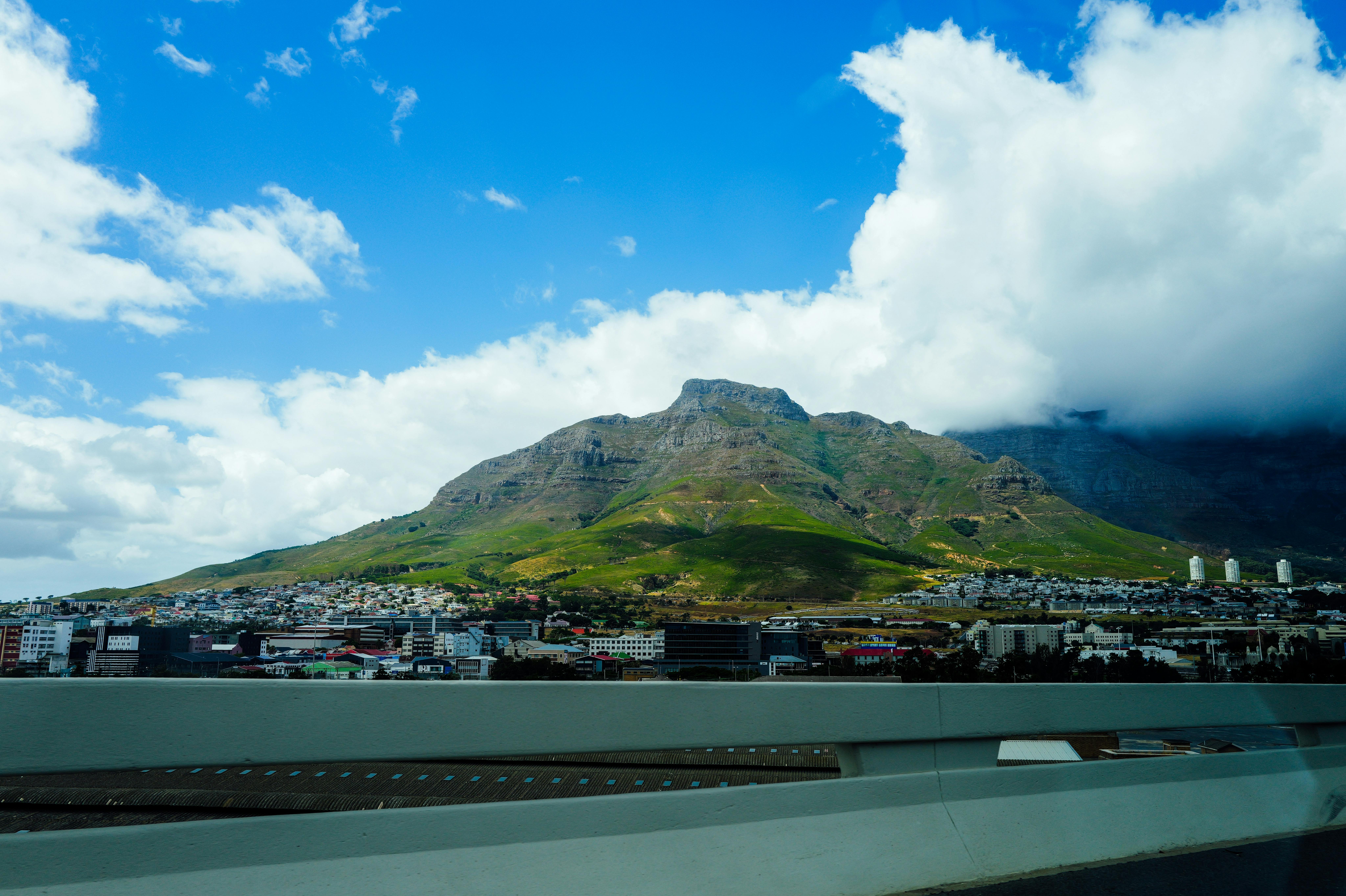 War clouds hang over fragile economic recovery