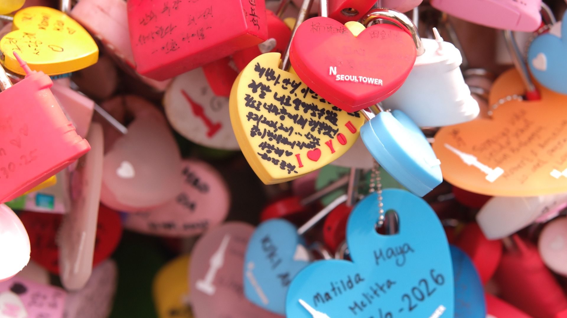 n seoul tower panduan wisata di area love lock yang romantis