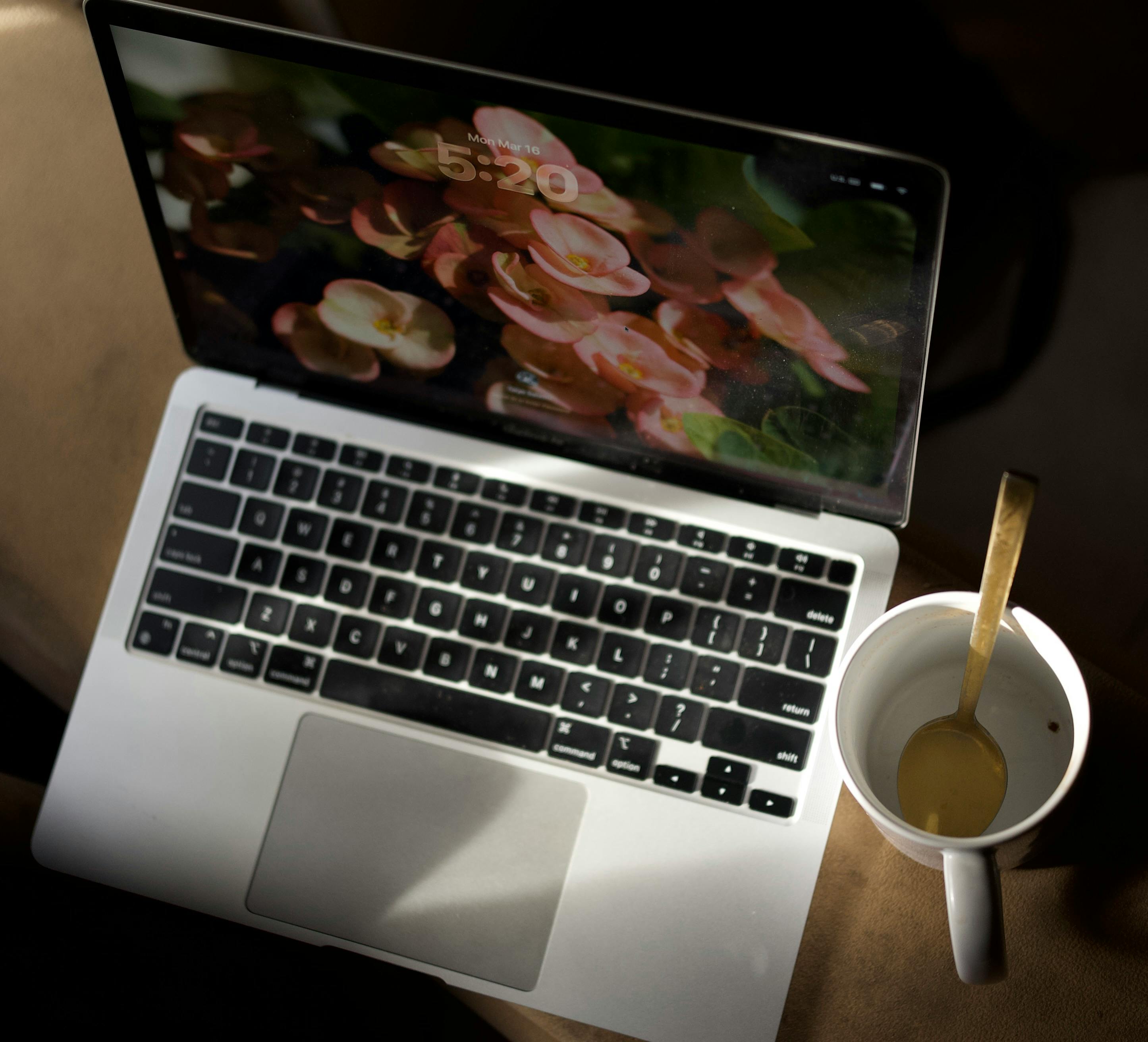 lifestyle hours productivity tools — Photo by Taiye Salawu on Pexels