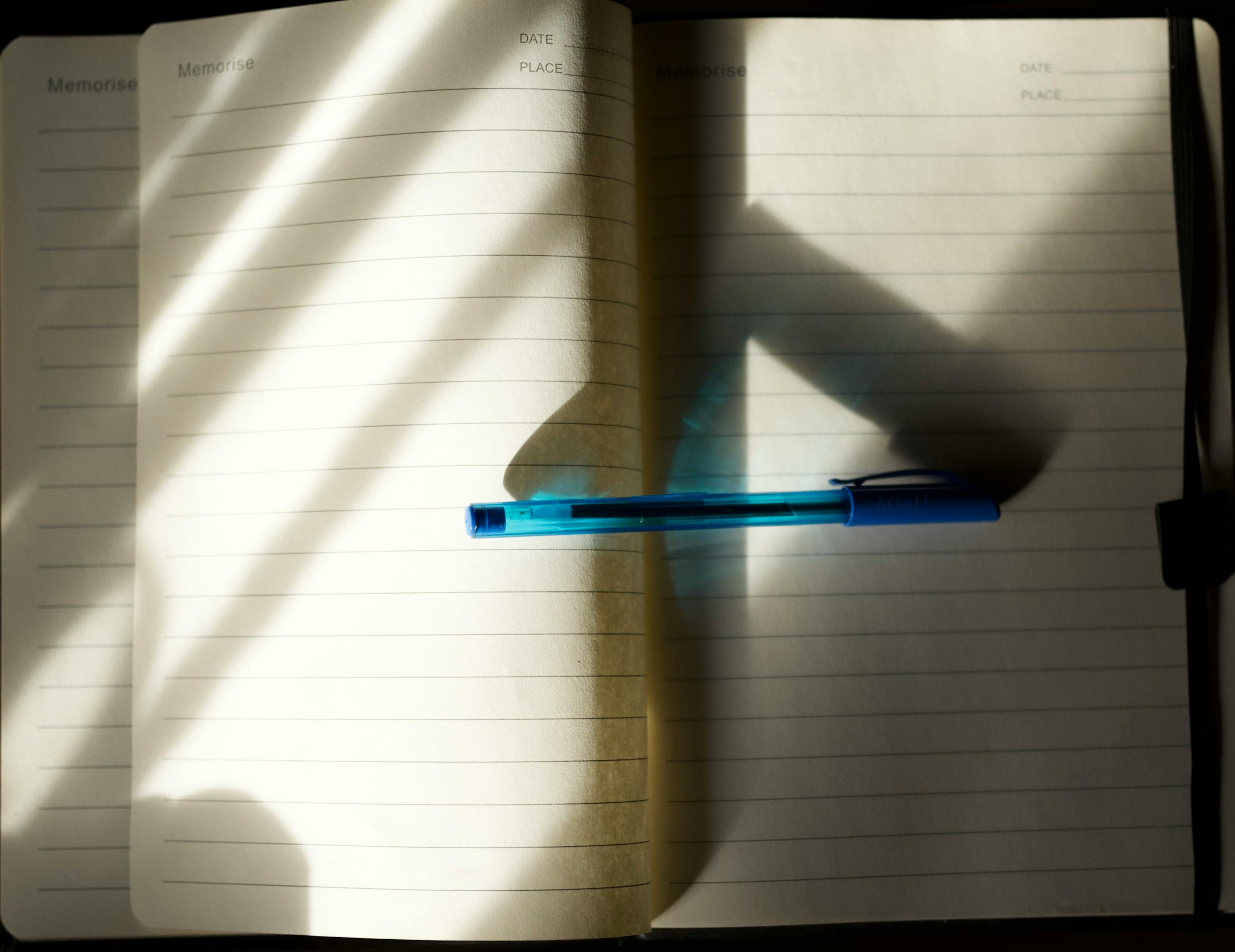 Безкоштовне стокове фото на тему «Африка, блокнот, відкрита книга» стокове фото